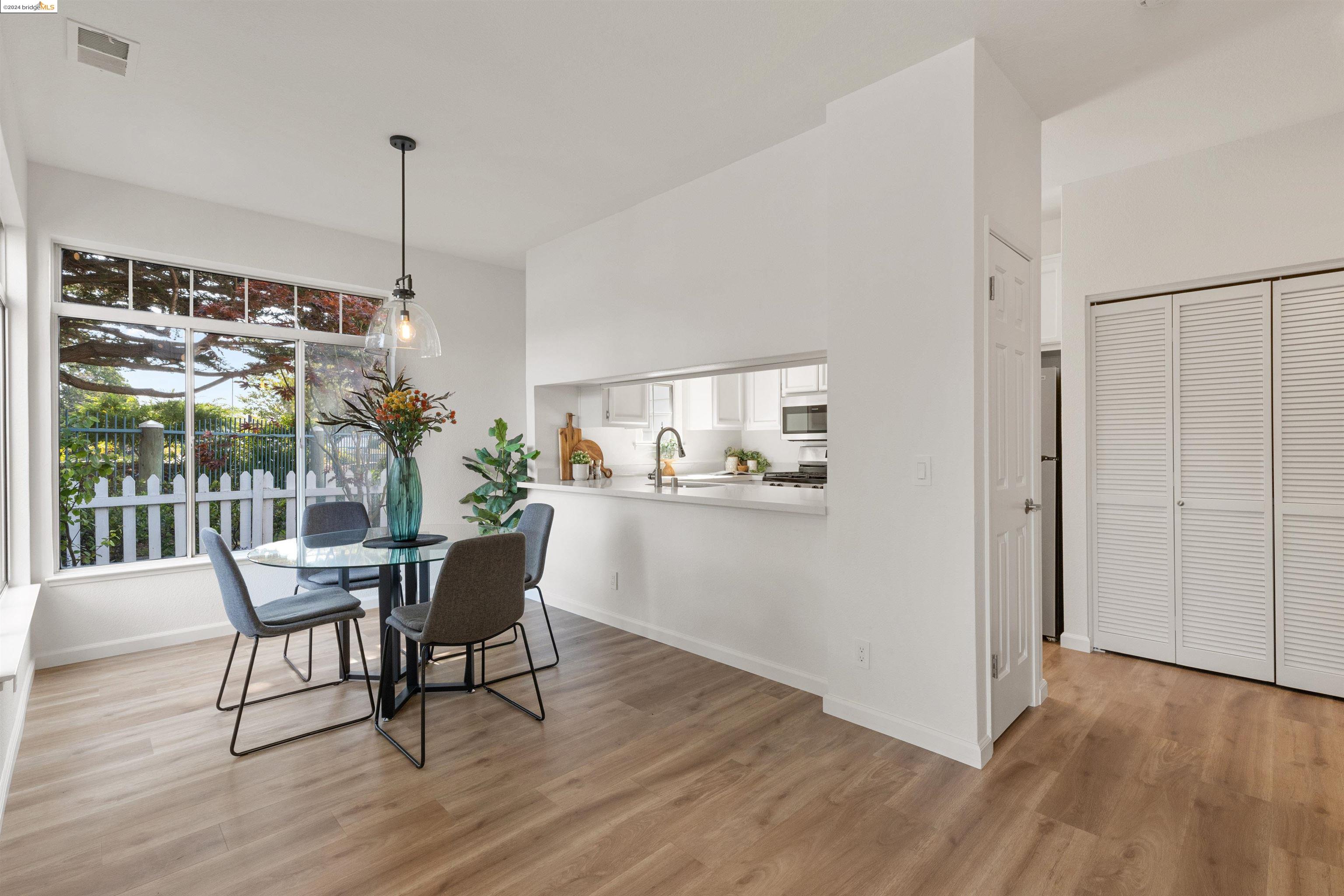 214 Commodore Dr