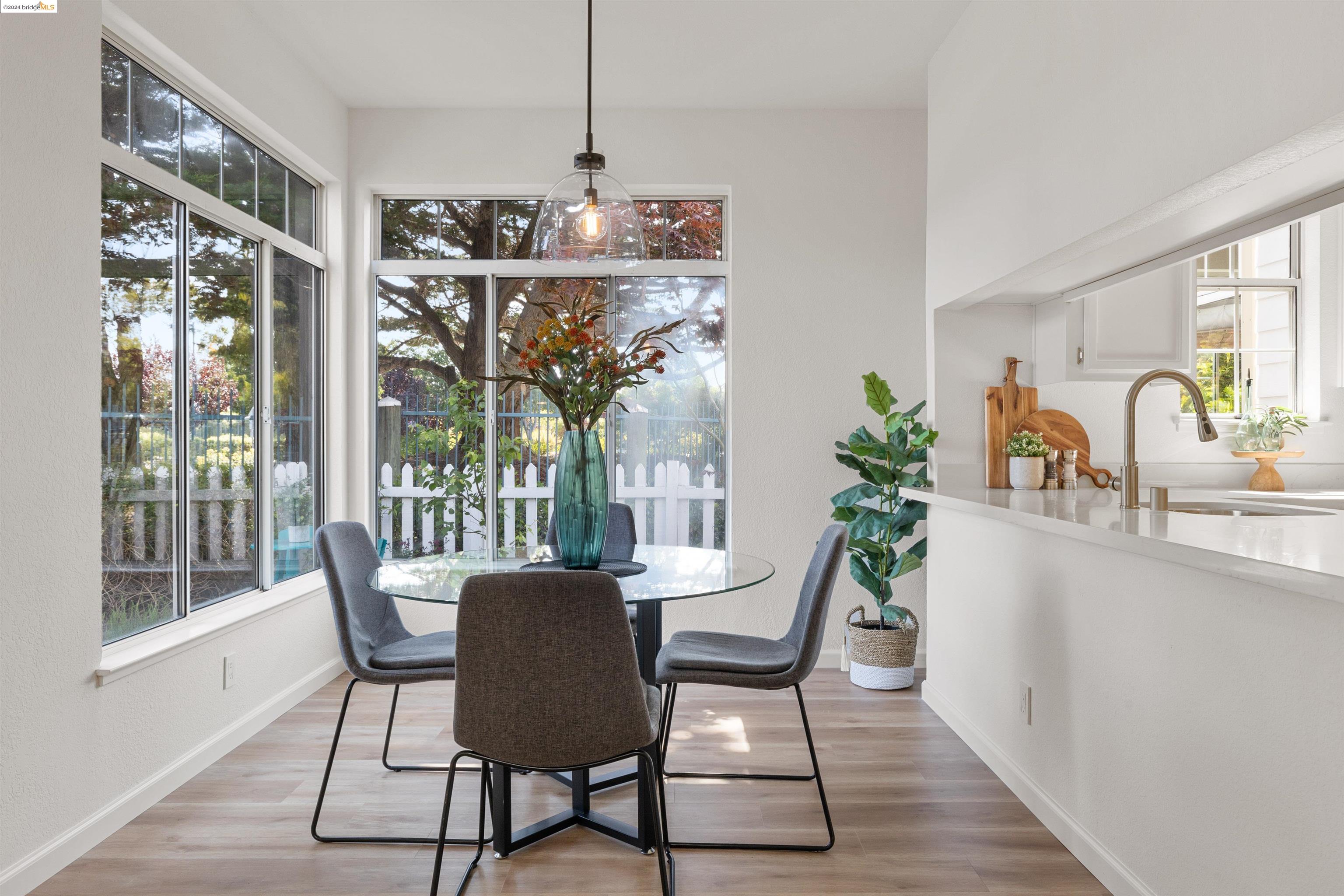 214 Commodore Dr