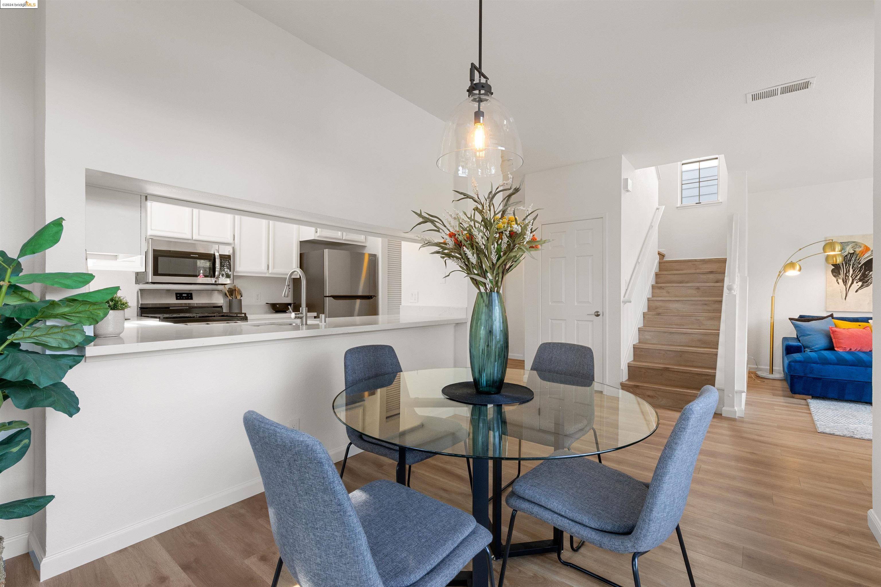 214 Commodore Dr