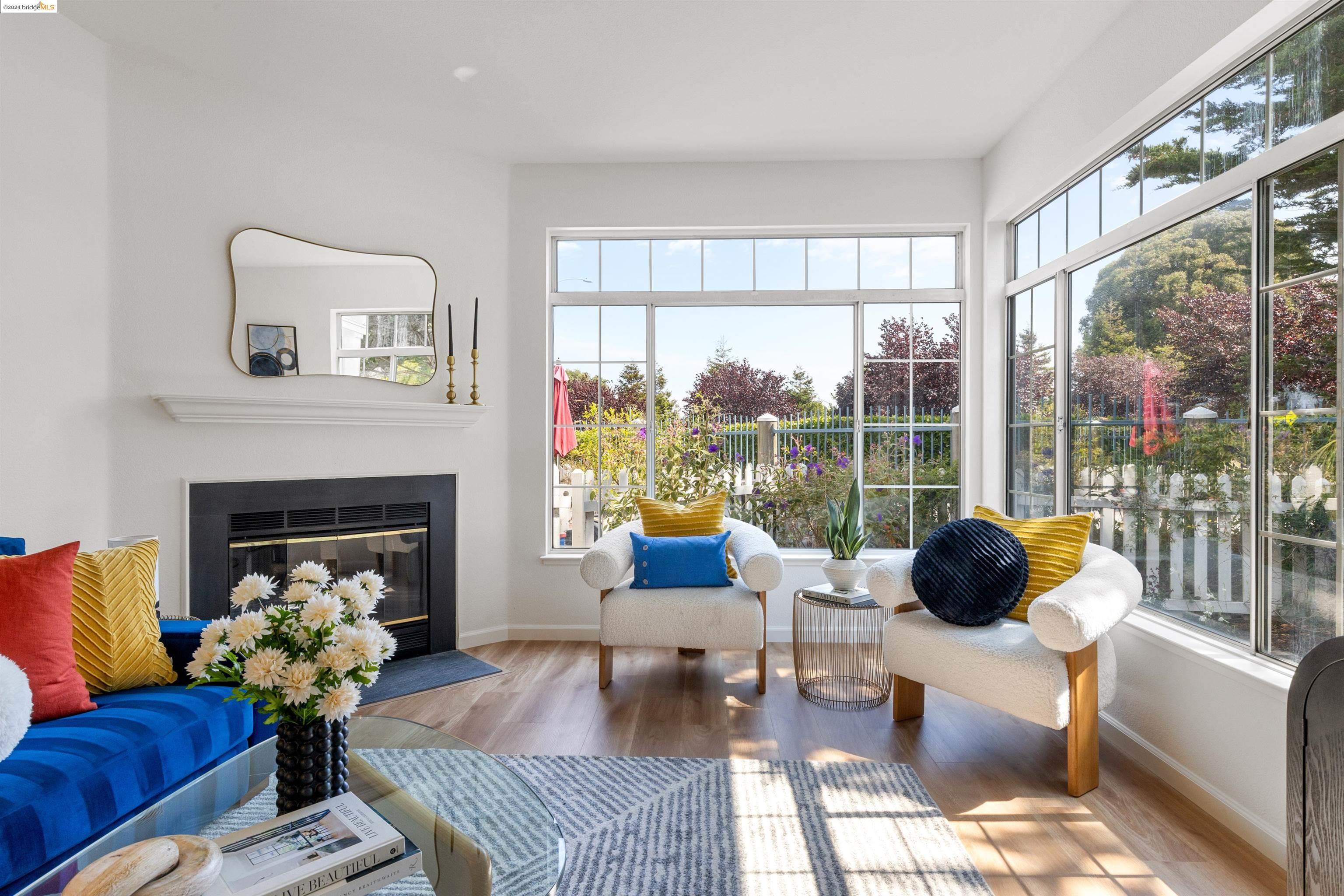 214 Commodore Dr