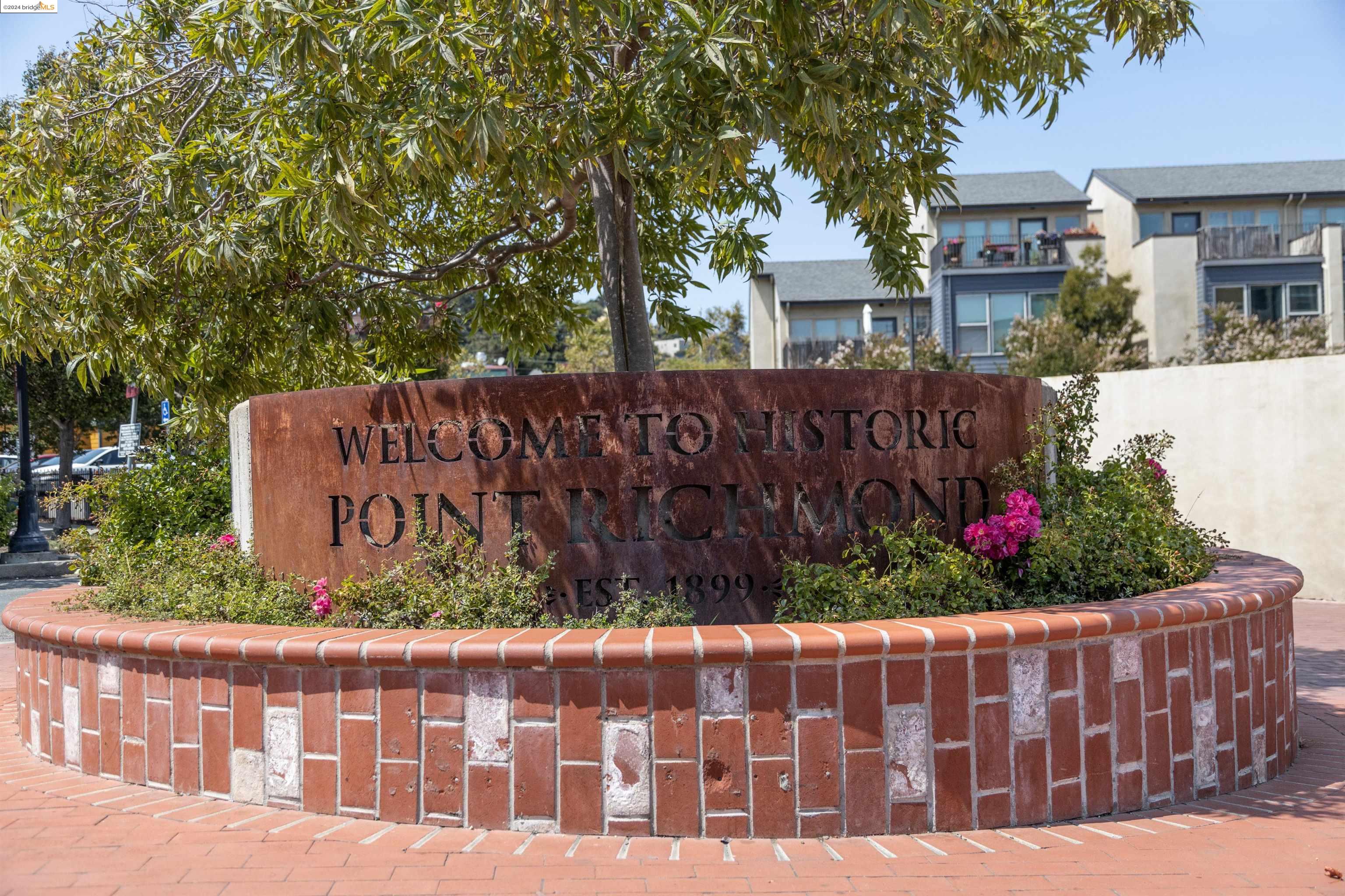 214 Commodore Dr