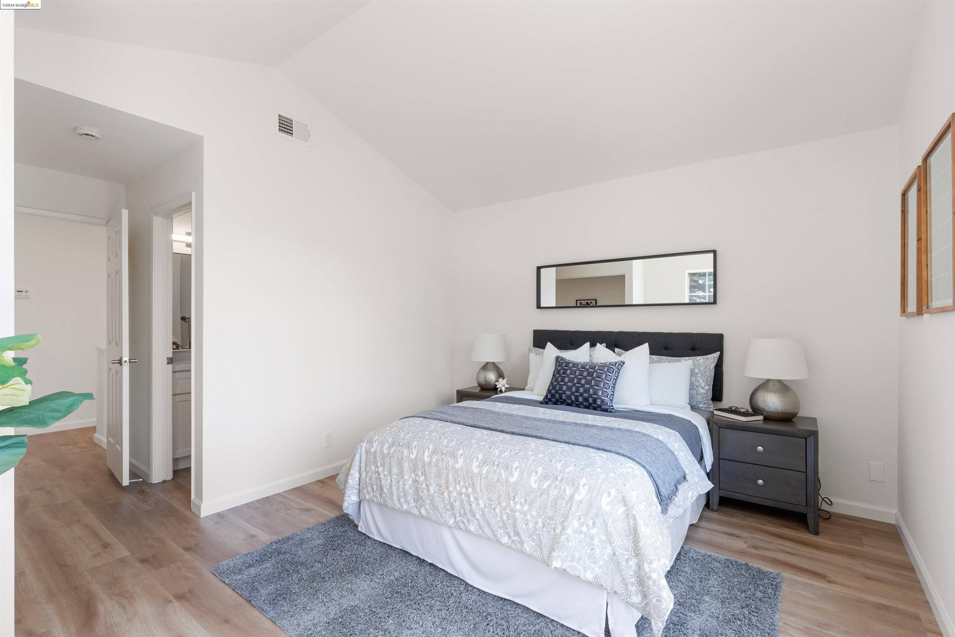 214 Commodore Dr