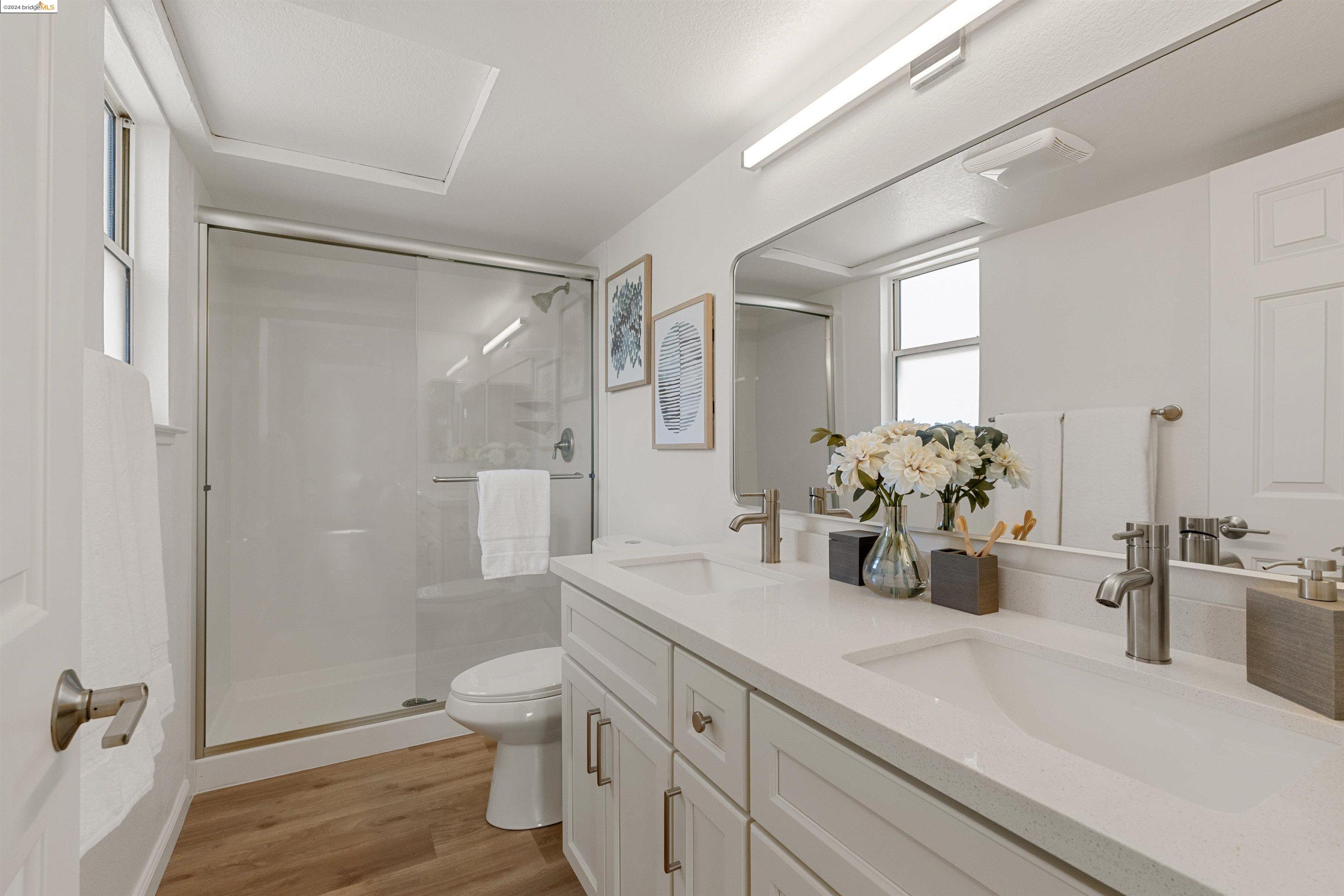 214 Commodore Dr