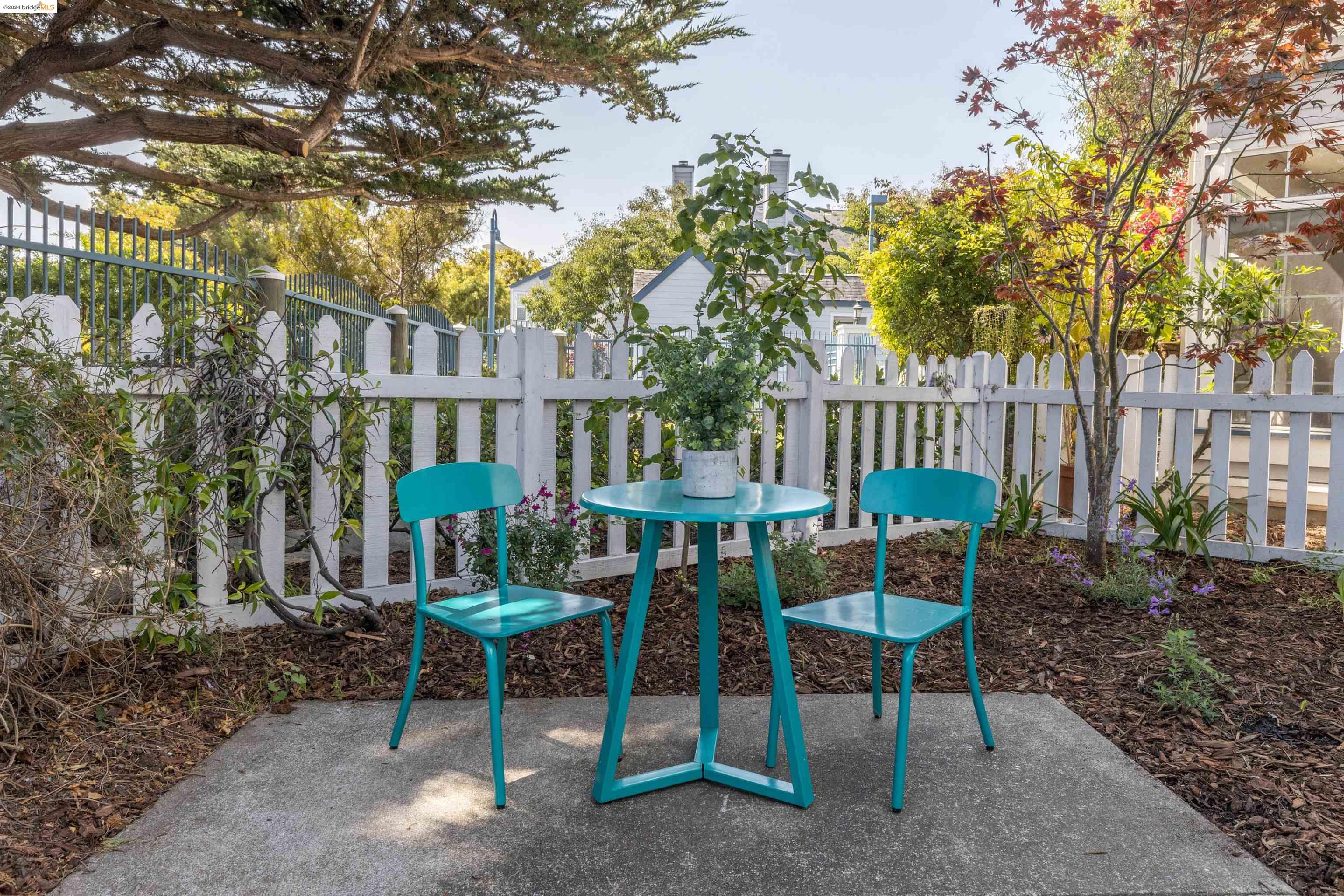 214 Commodore Dr