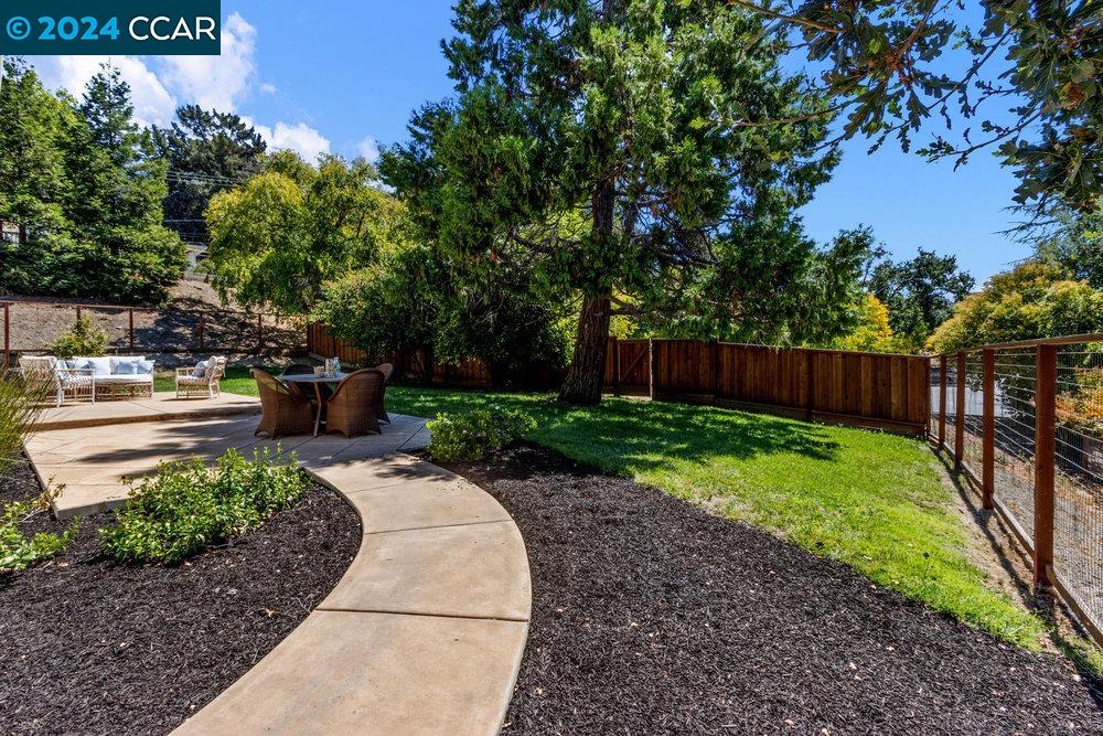 3303 Berta Ln