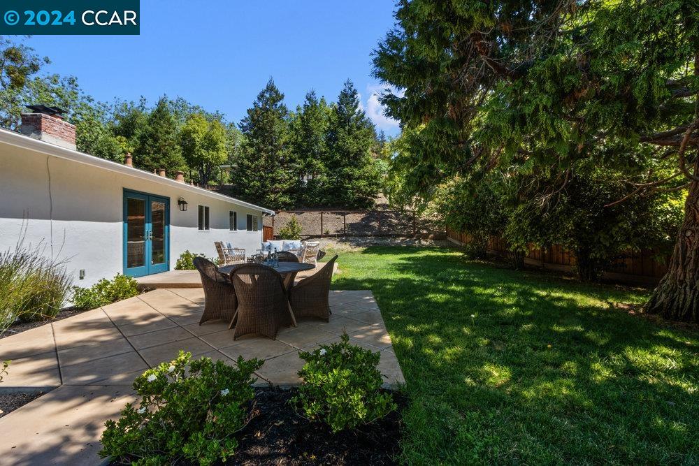 3303 Berta Ln