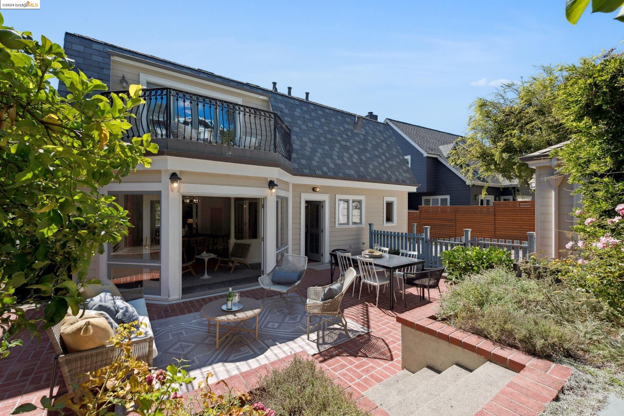 958 Leo Way