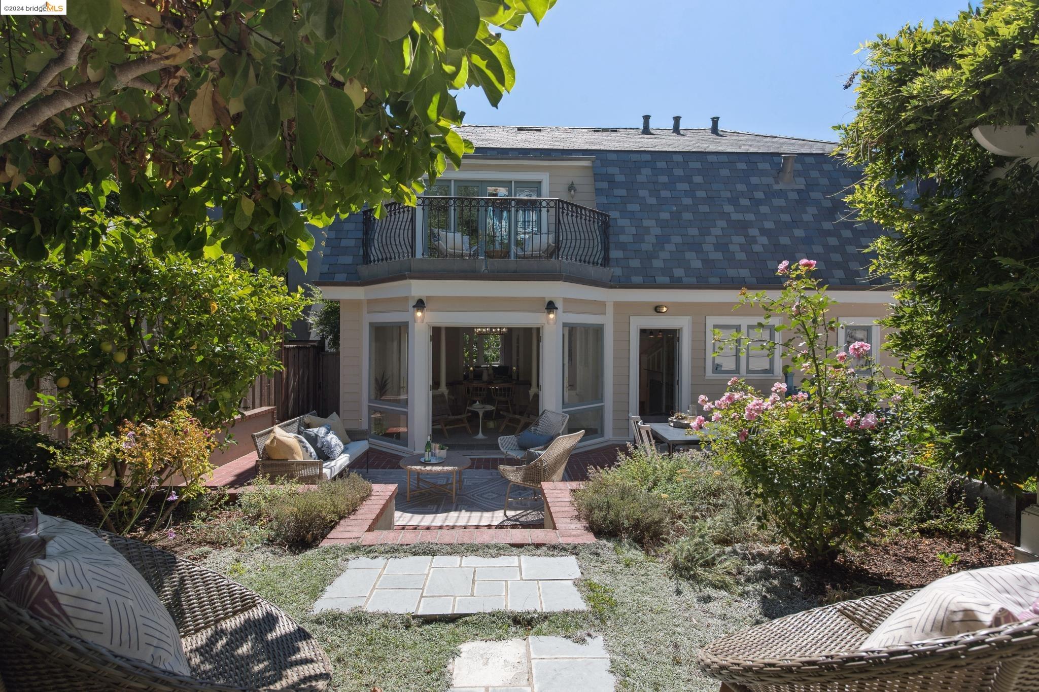 958 Leo Way