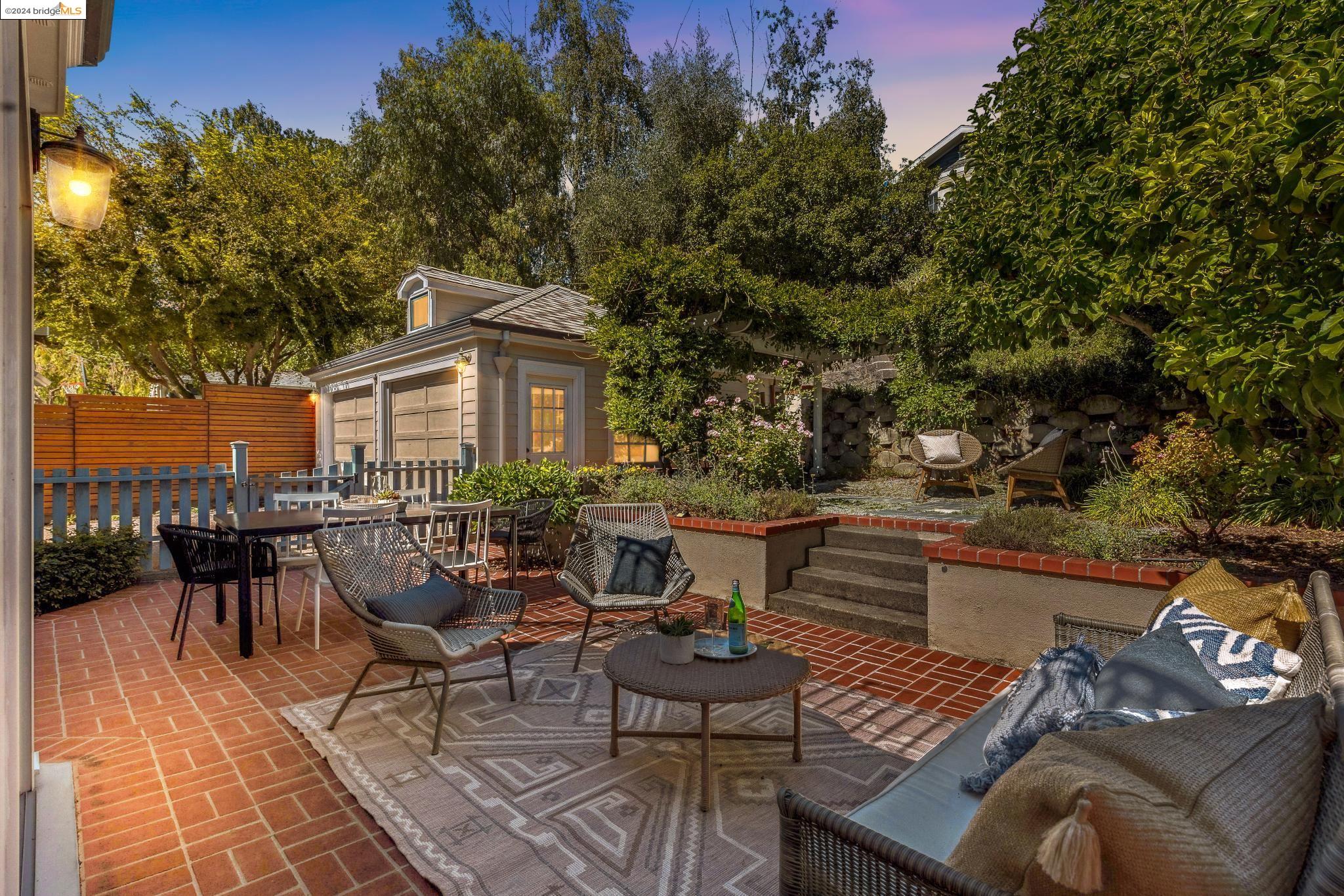 958 Leo Way