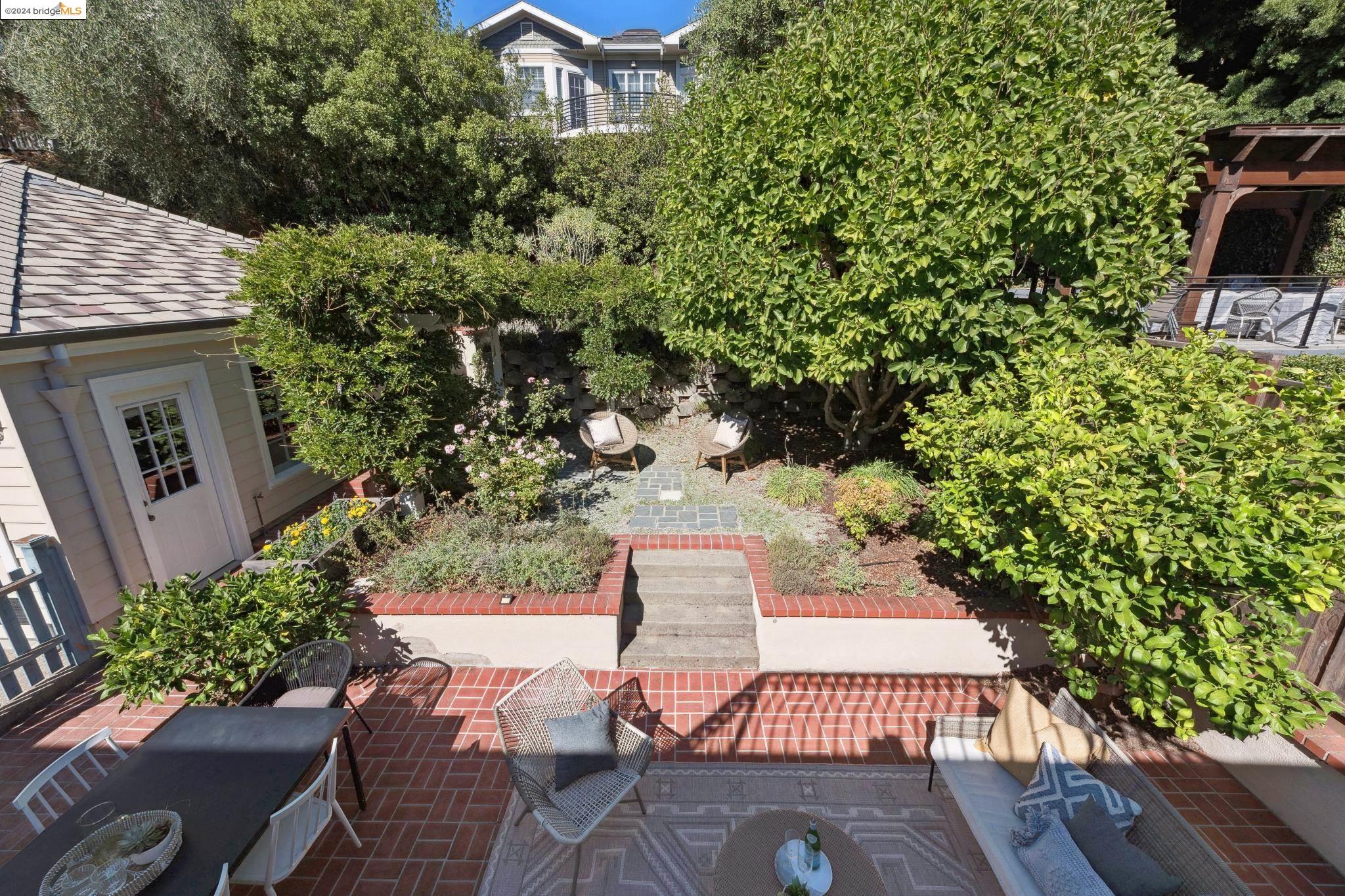 958 Leo Way