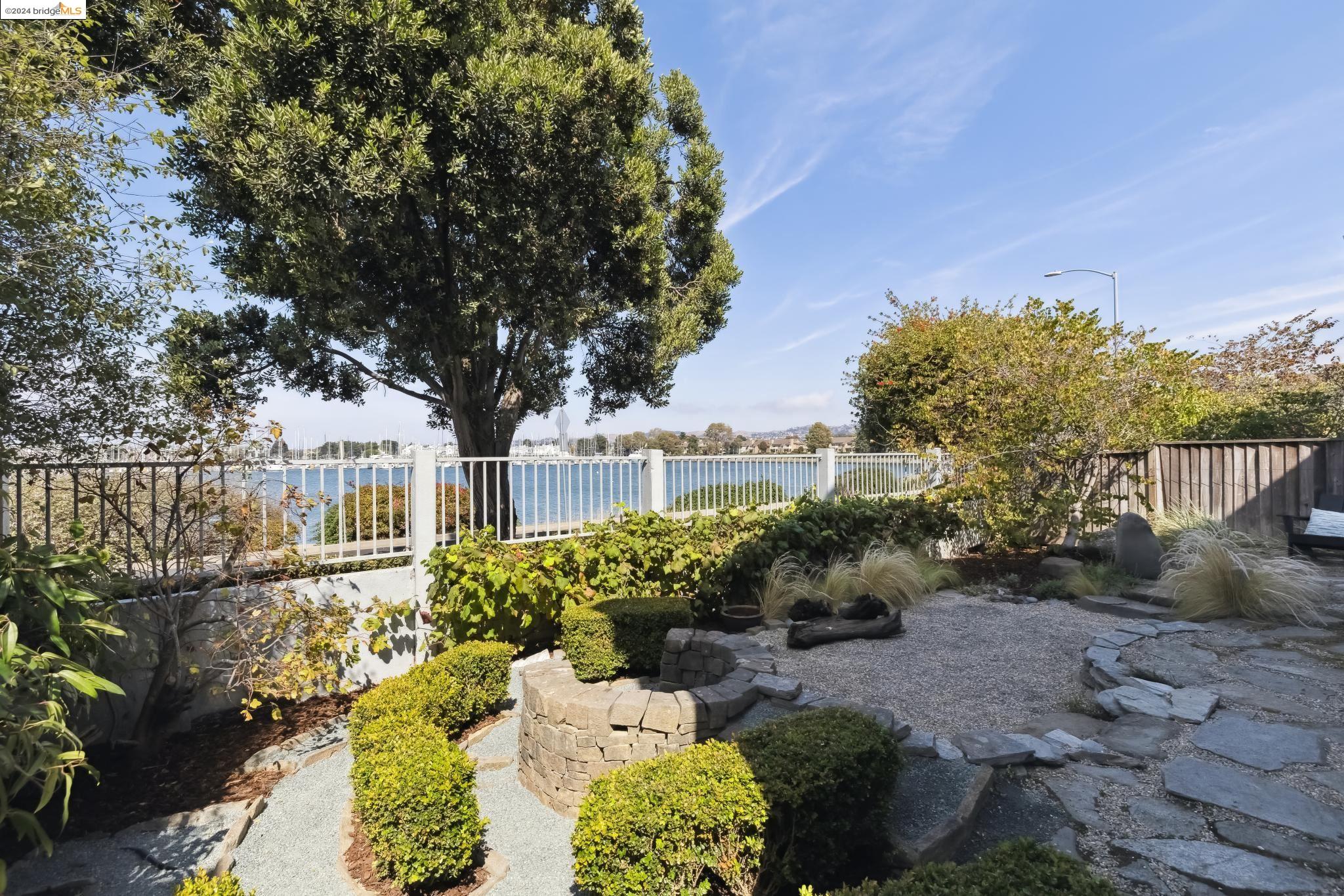 31 Sandpoint Dr
