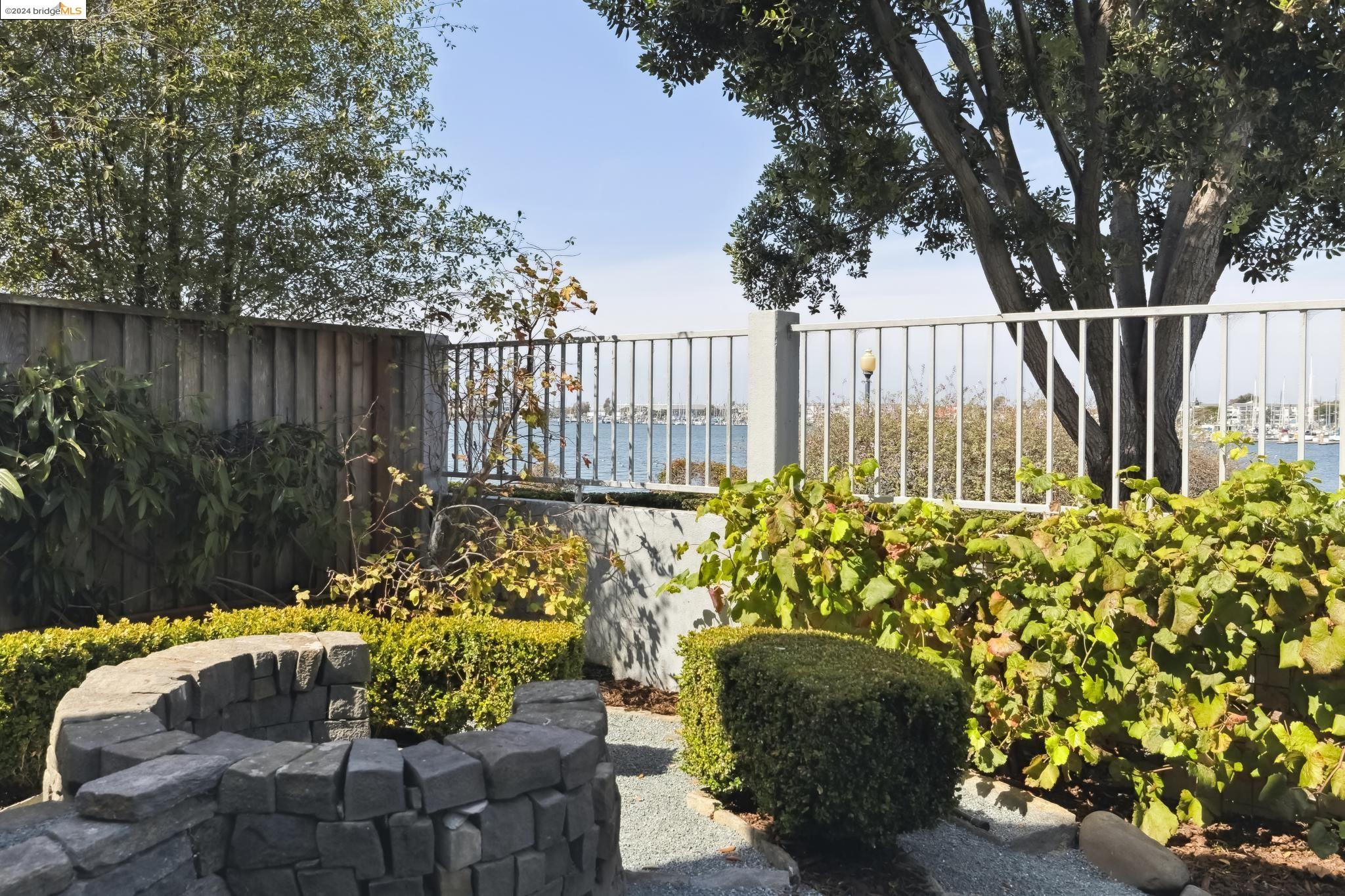 31 Sandpoint Dr