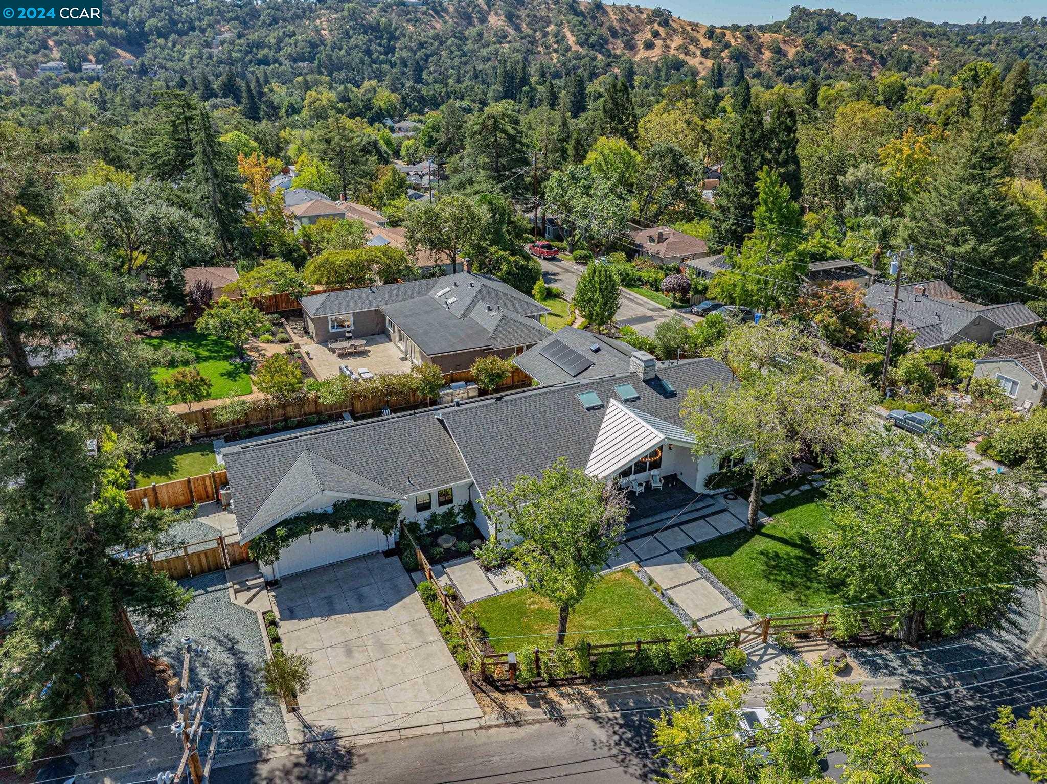 2715 Kinney Dr