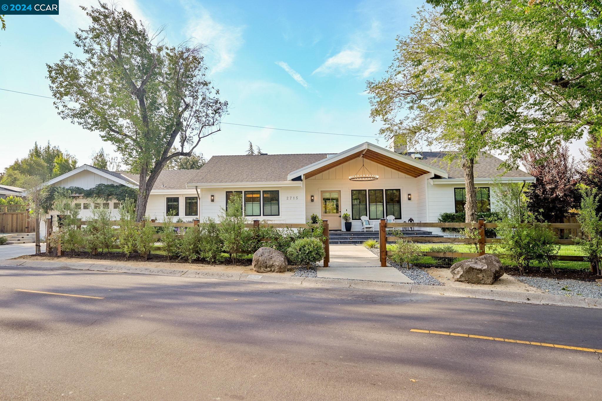 2715 Kinney Dr