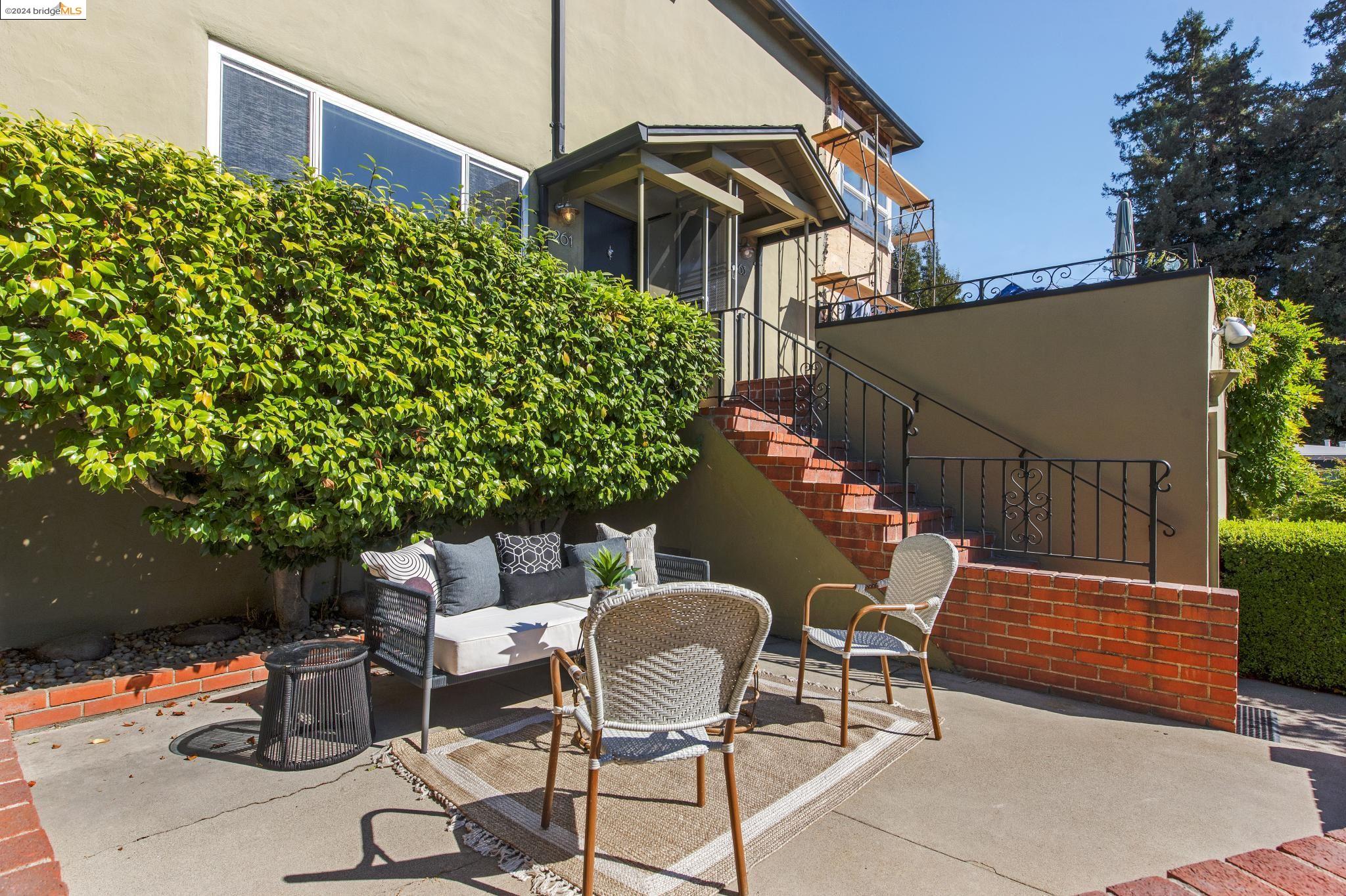 6261 Merced Ave