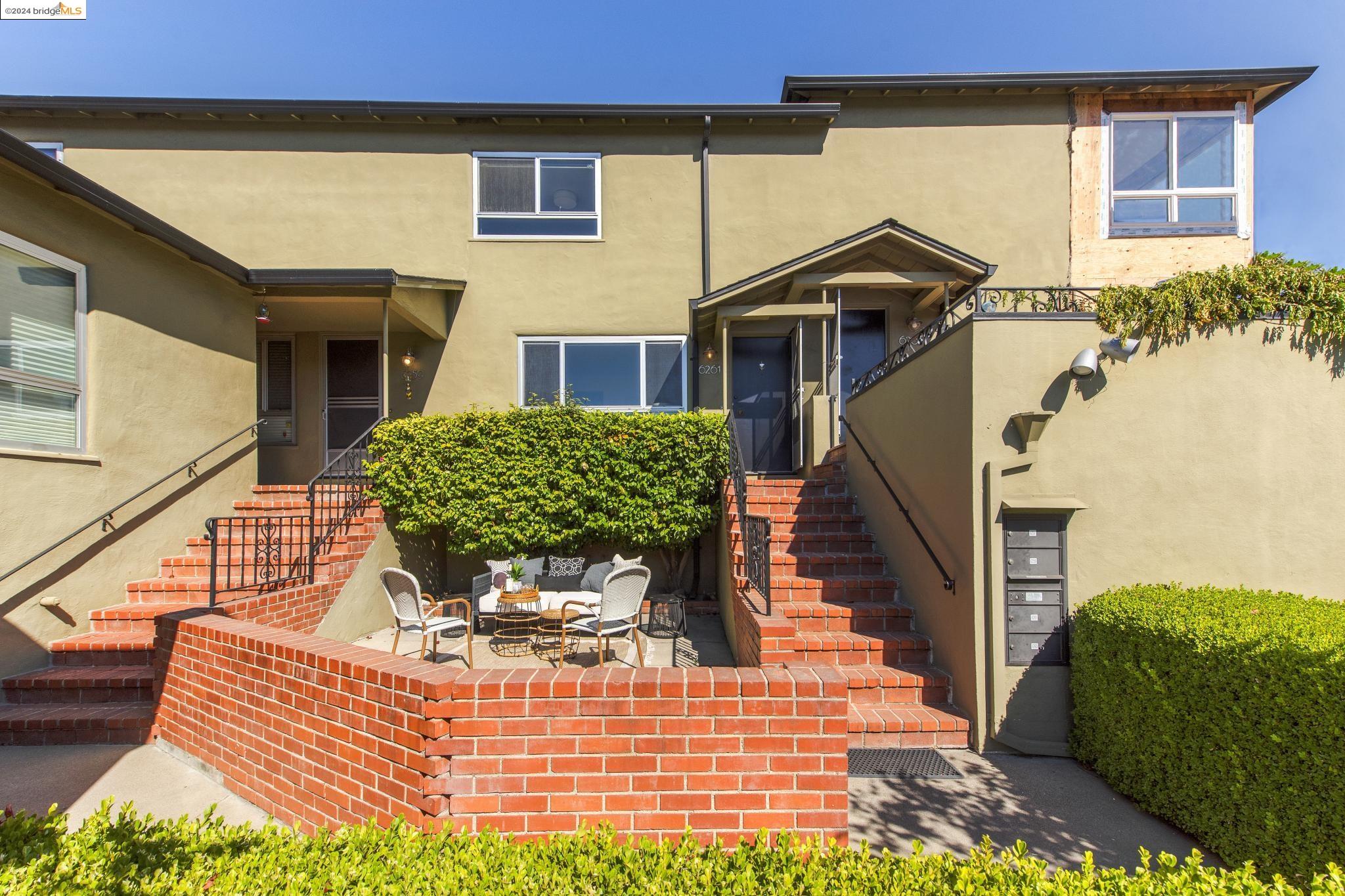 6261 Merced Ave