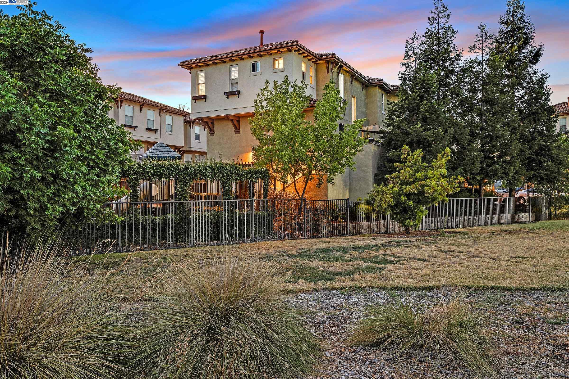 56 Picasso Ct