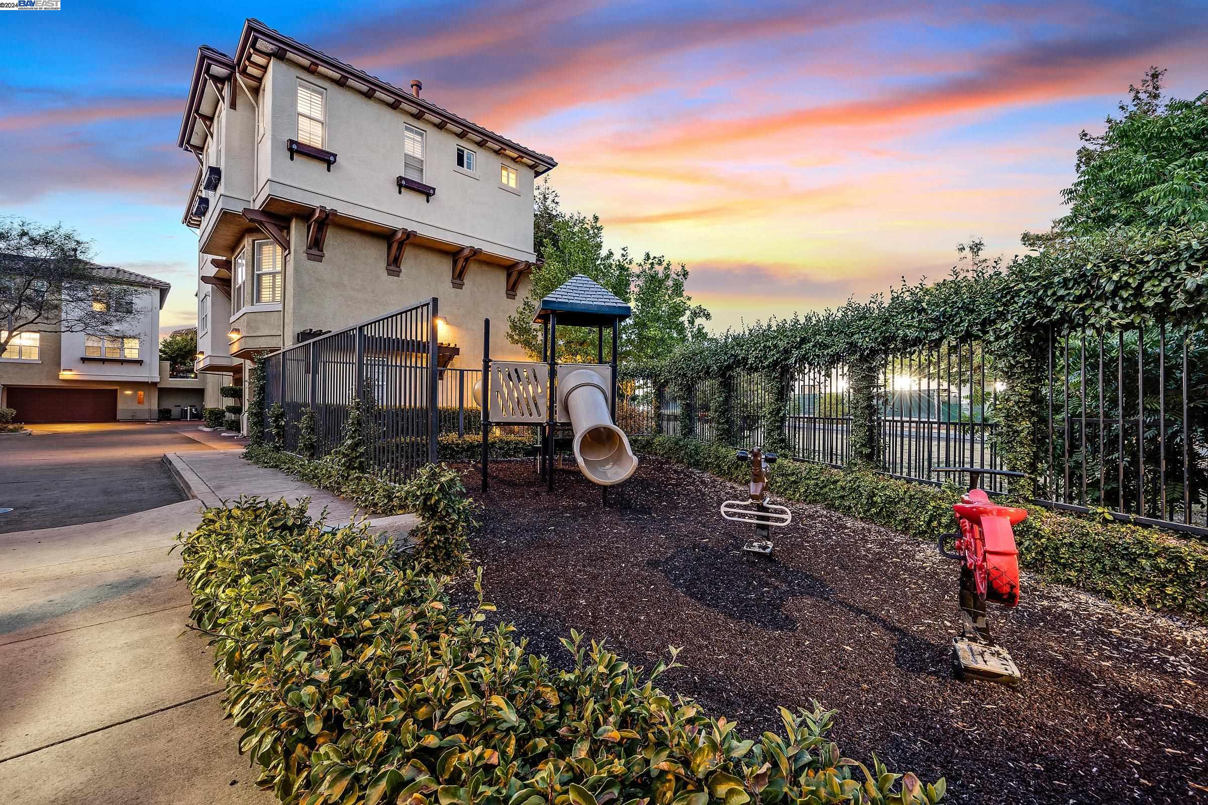 56 Picasso Ct