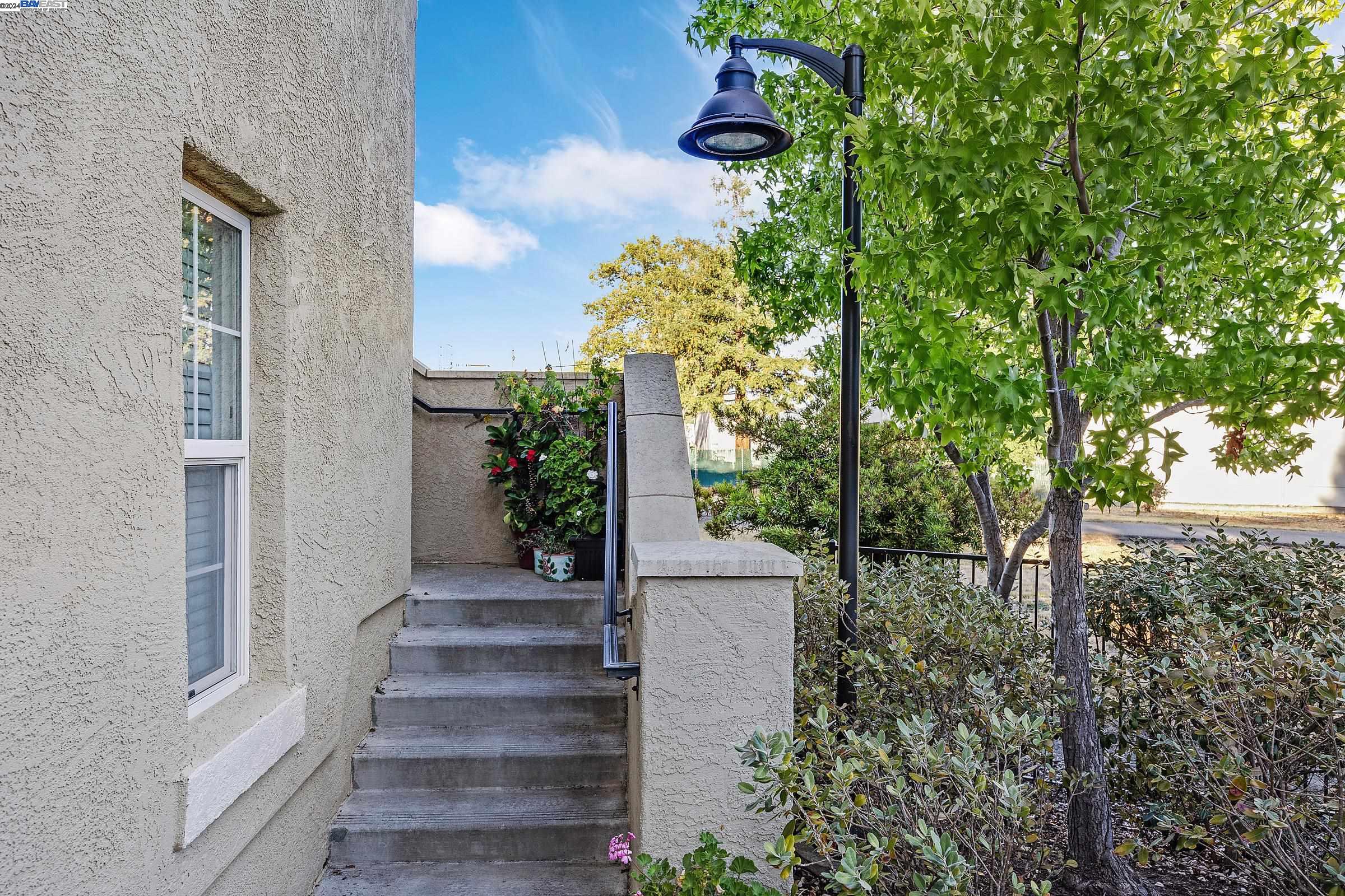 56 Picasso Ct