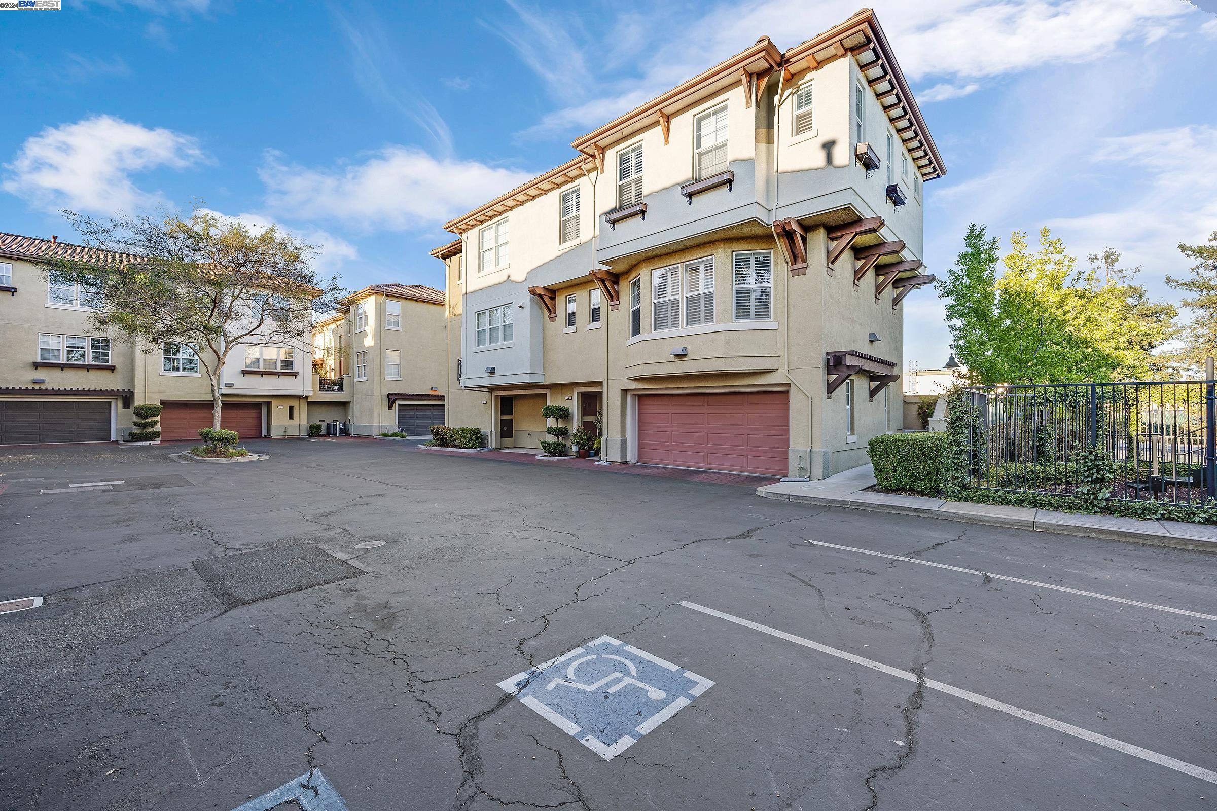 56 Picasso Ct