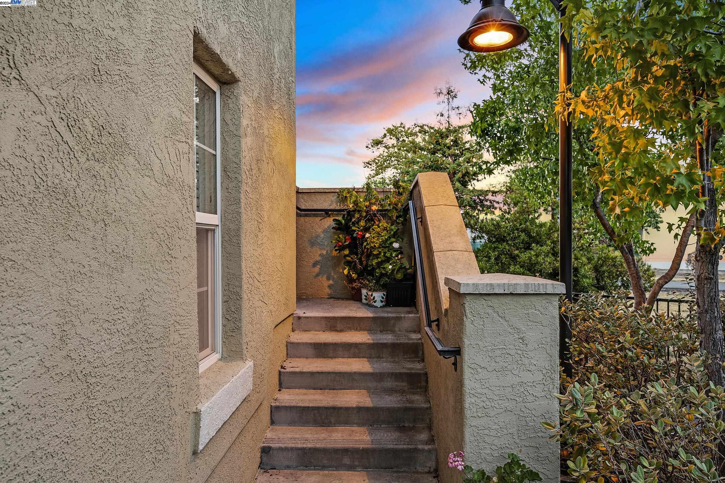 56 Picasso Ct