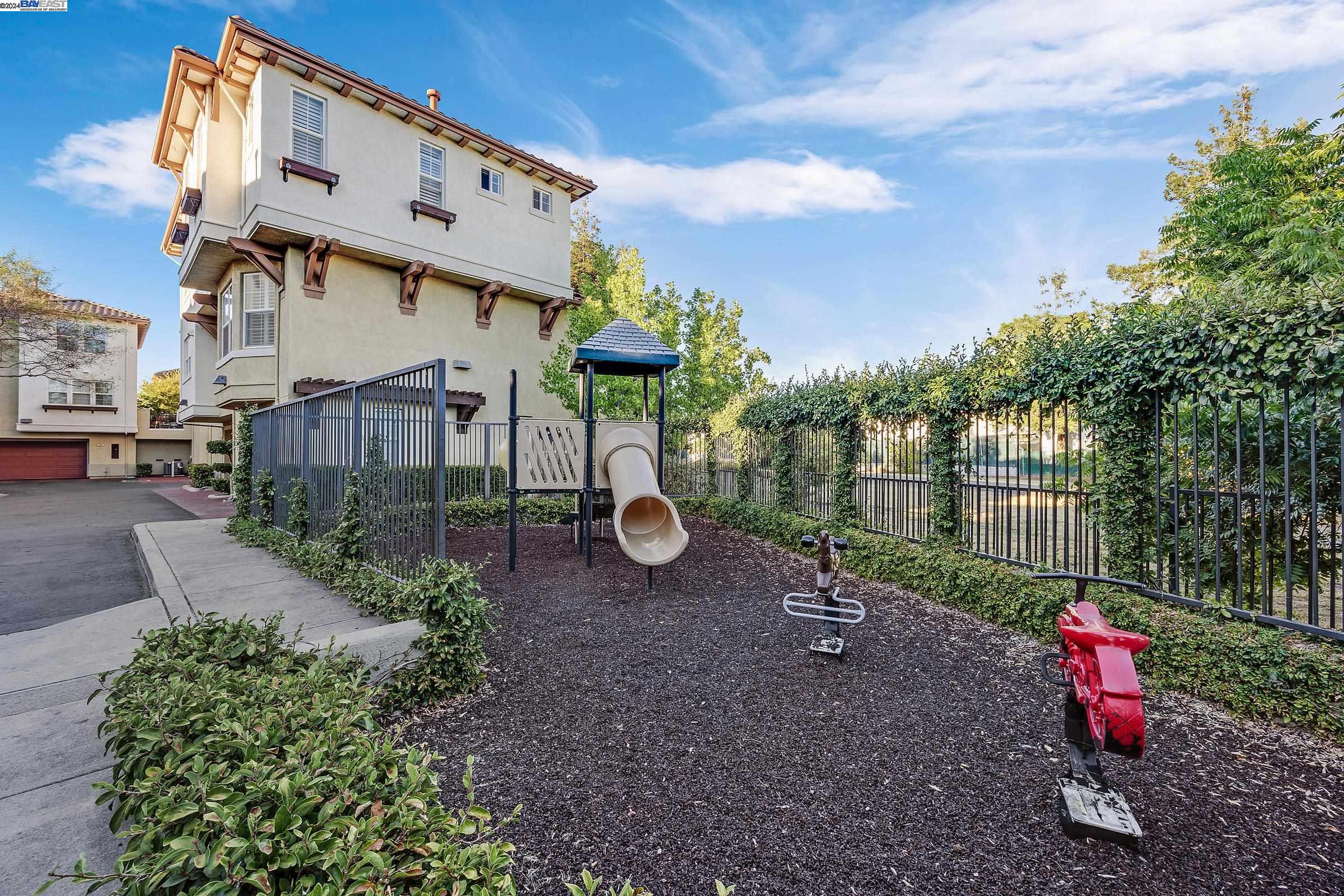 56 Picasso Ct