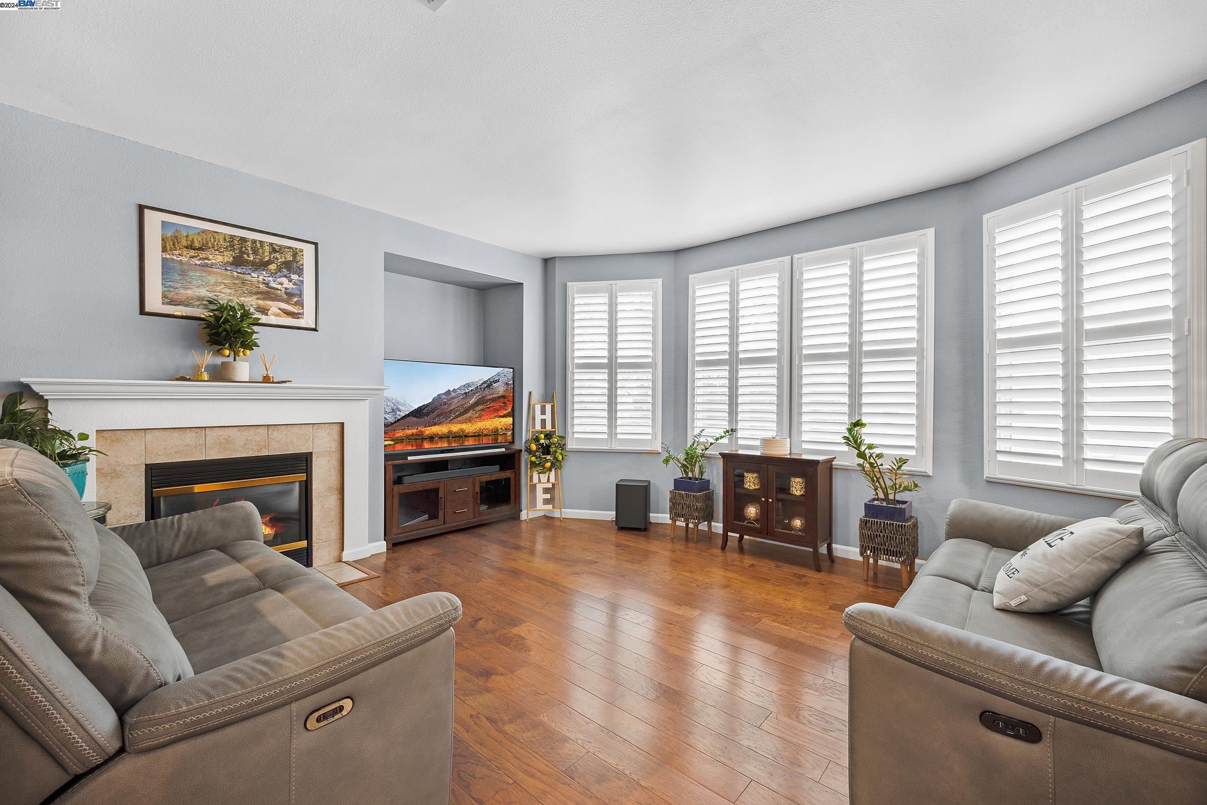 56 Picasso Ct