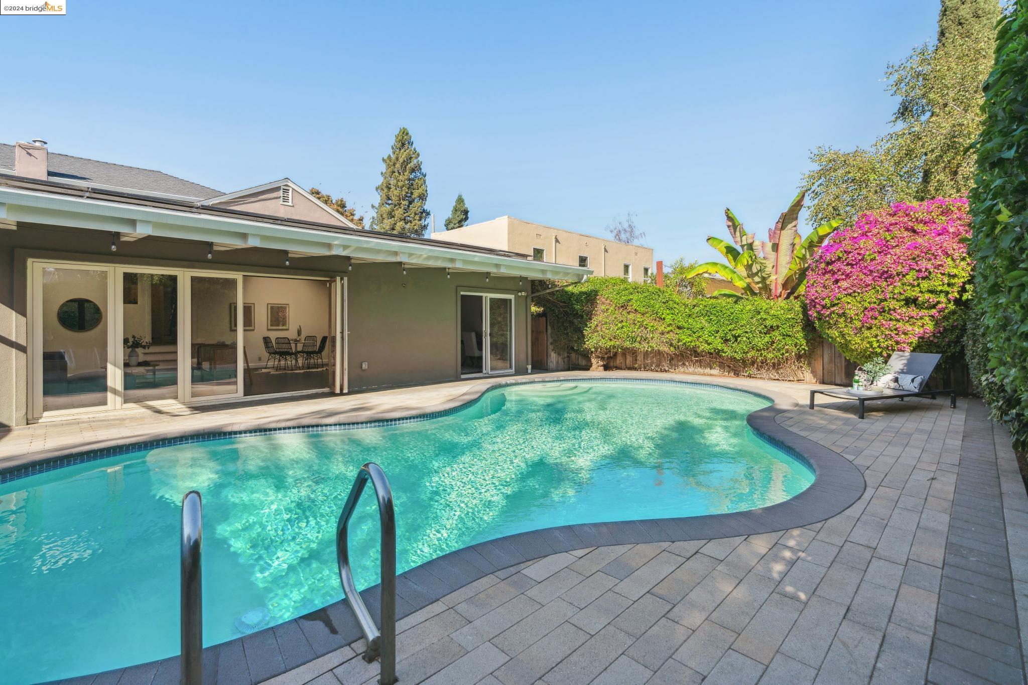 719 Oakes Blvd
