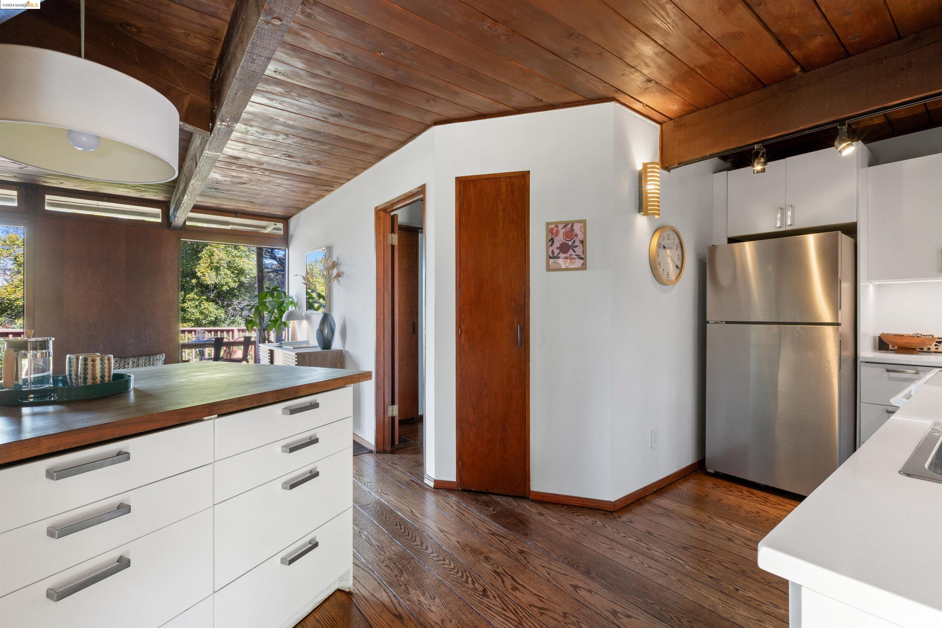 61 Fairlawn DR