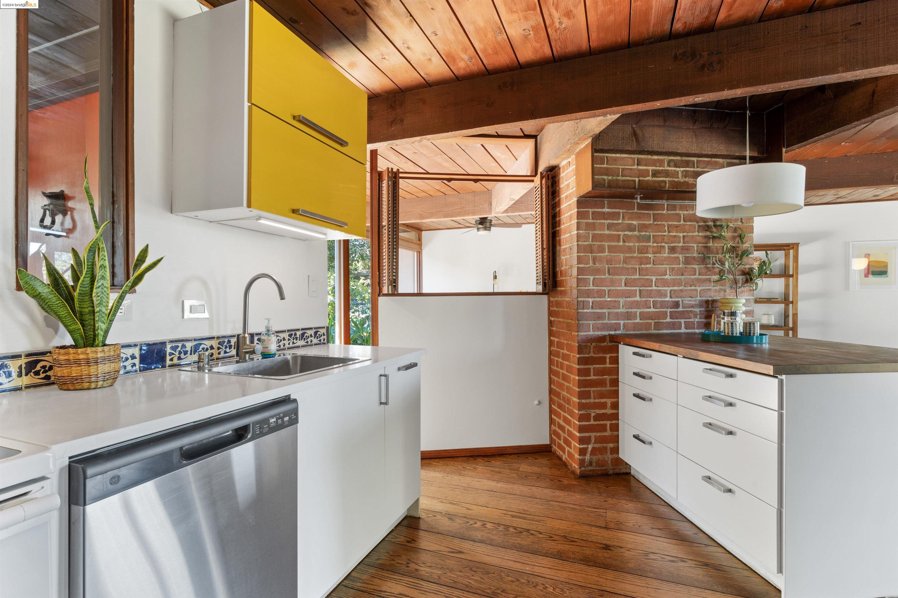 61 Fairlawn DR