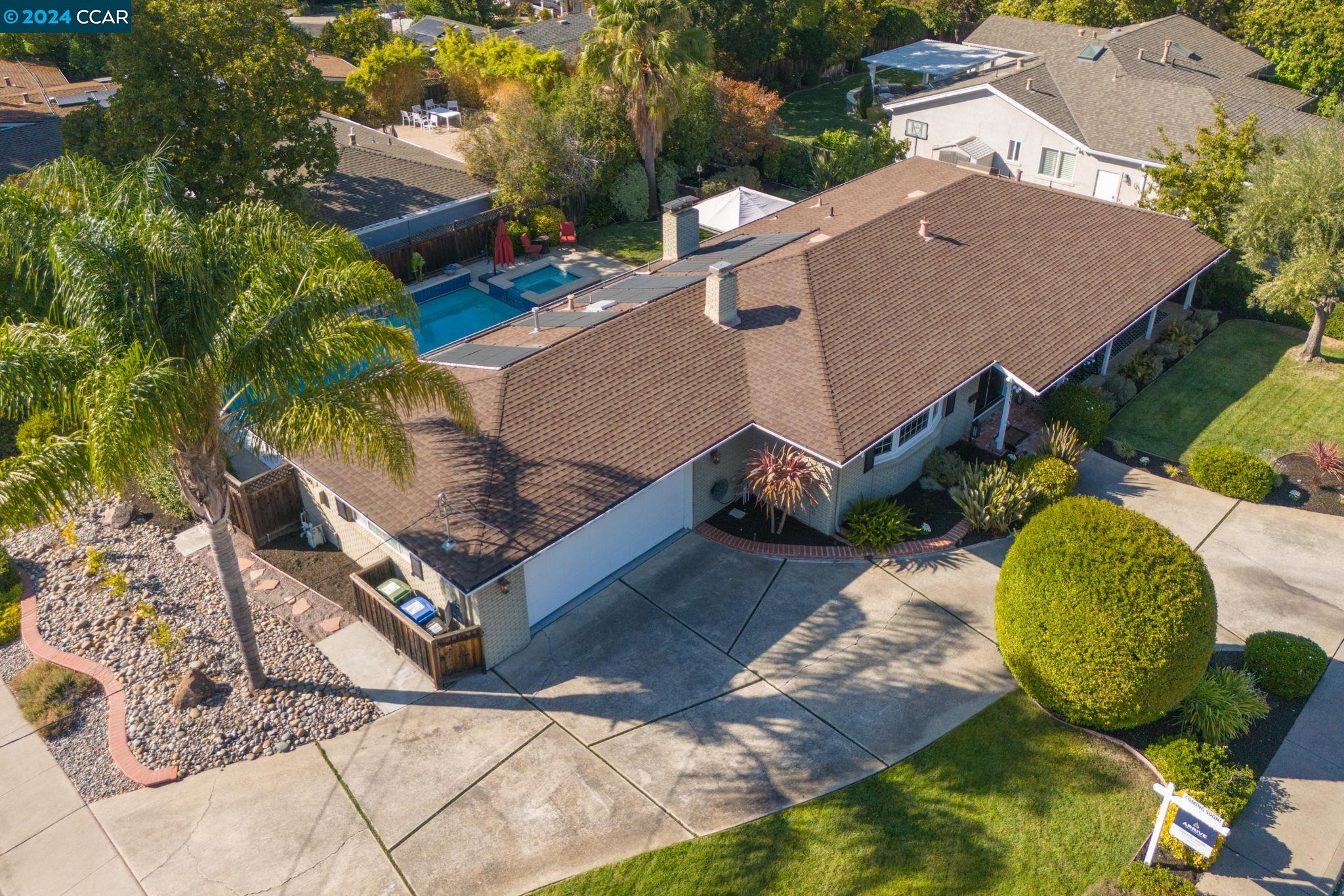 233 Las Lomas Way