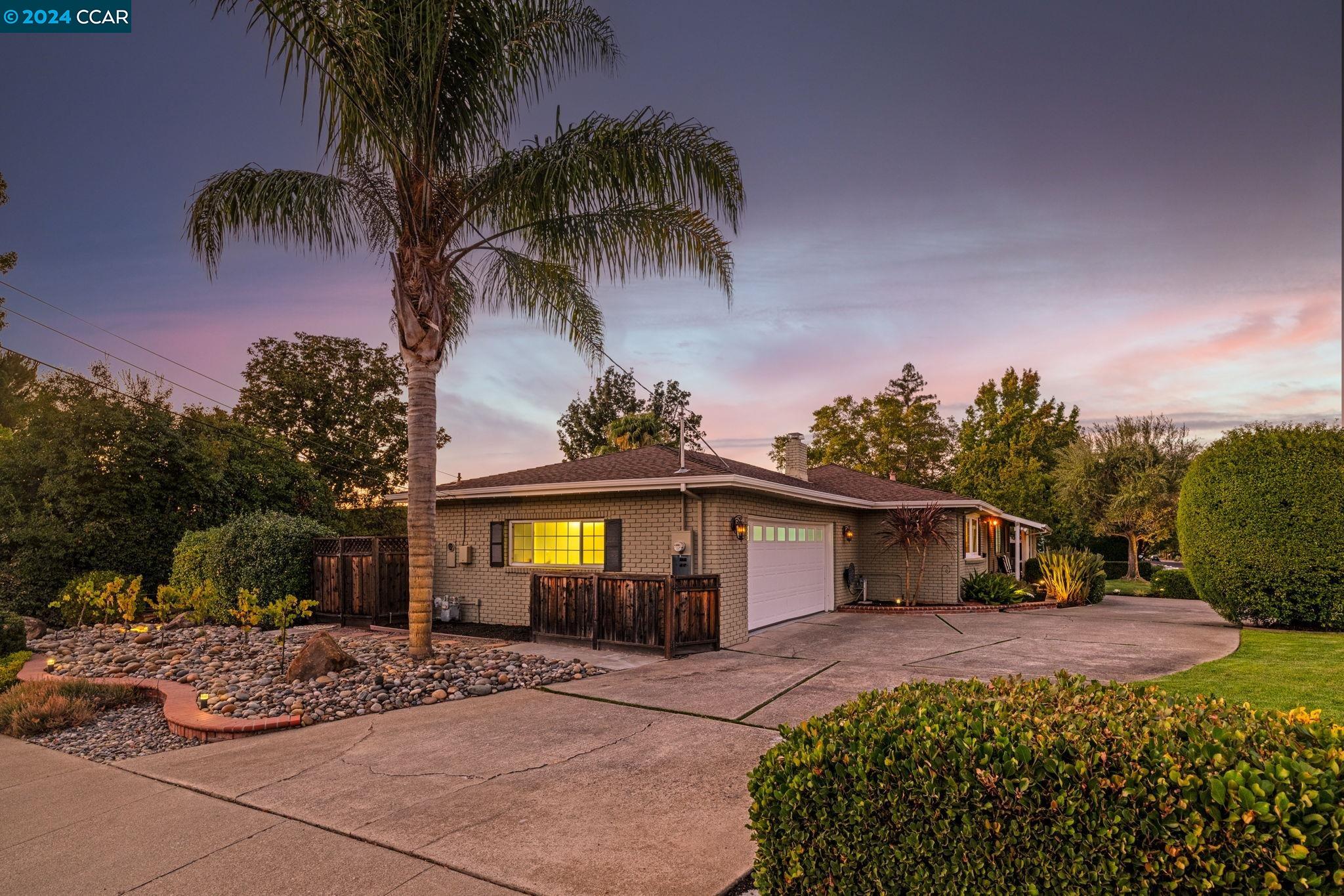 233 Las Lomas Way
