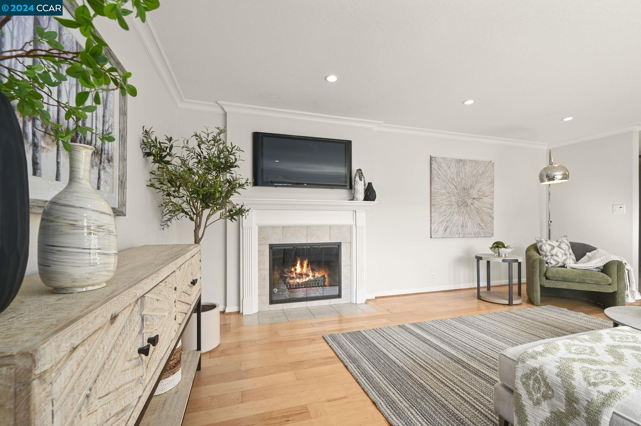 233 Las Lomas Way