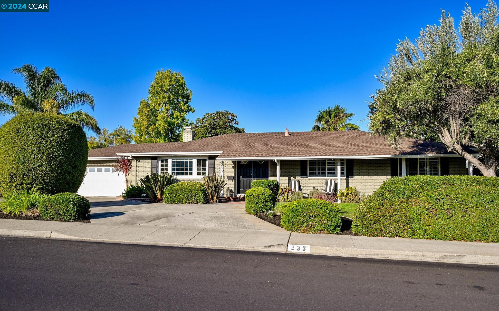 233 Las Lomas Way