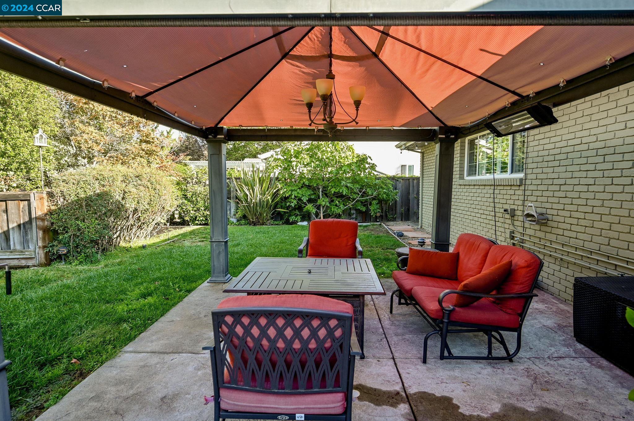 233 Las Lomas Way