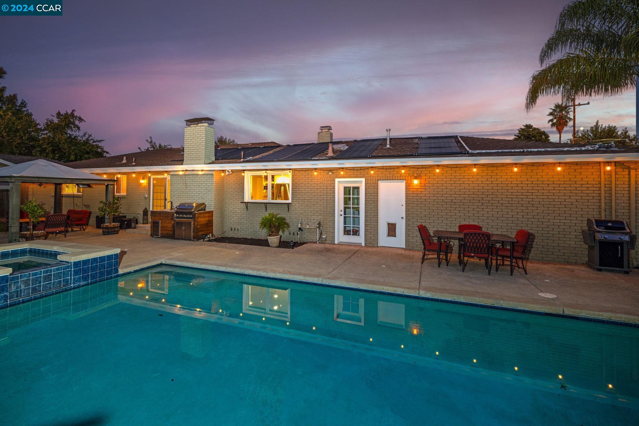 233 Las Lomas Way
