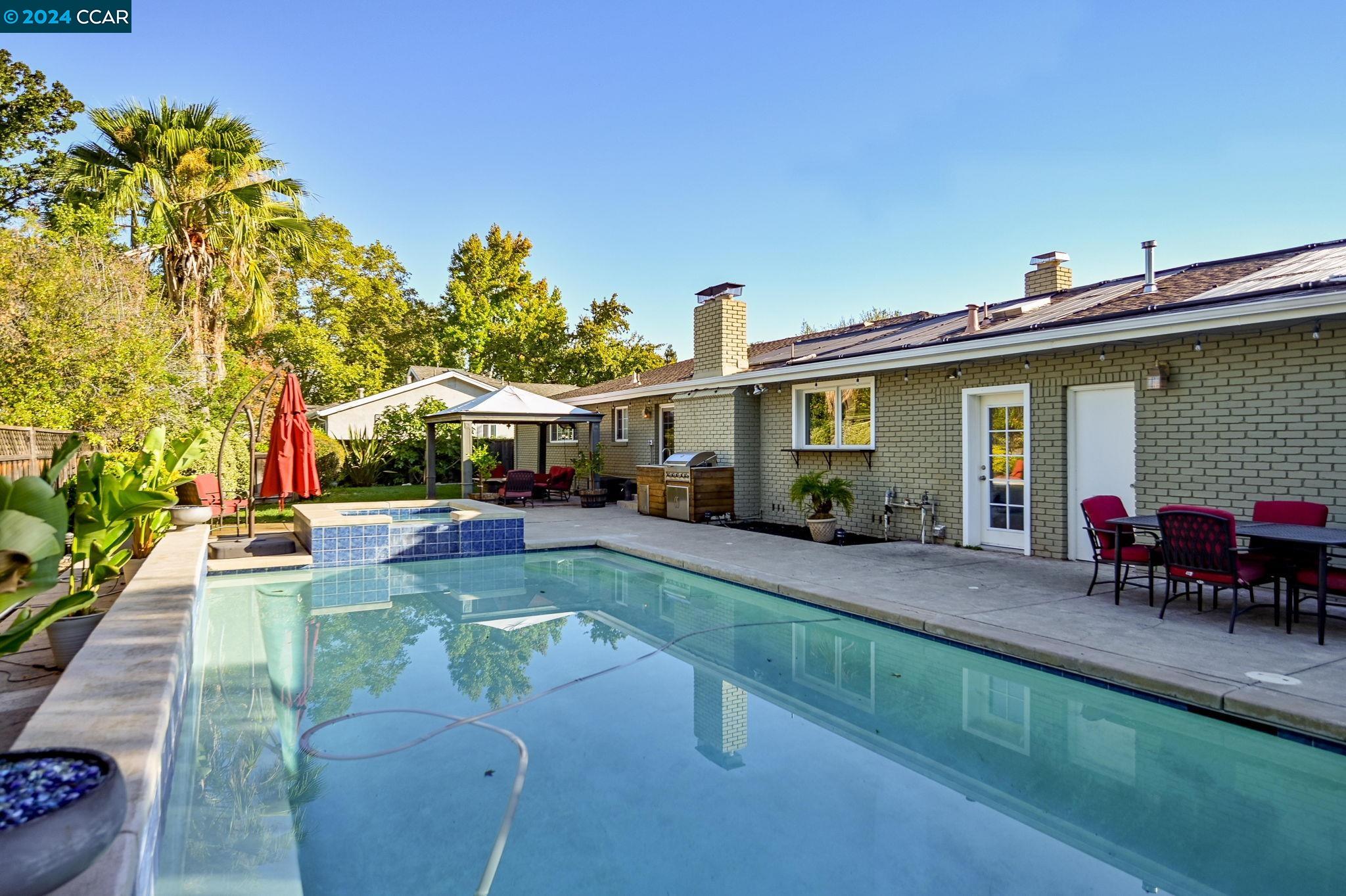 233 Las Lomas Way