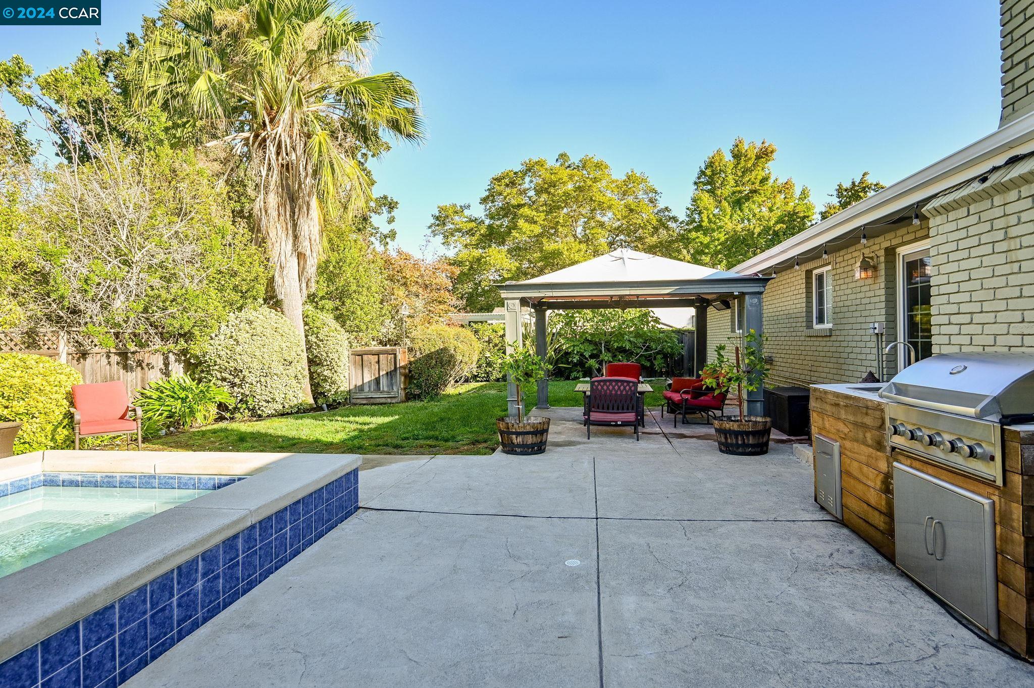 233 Las Lomas Way