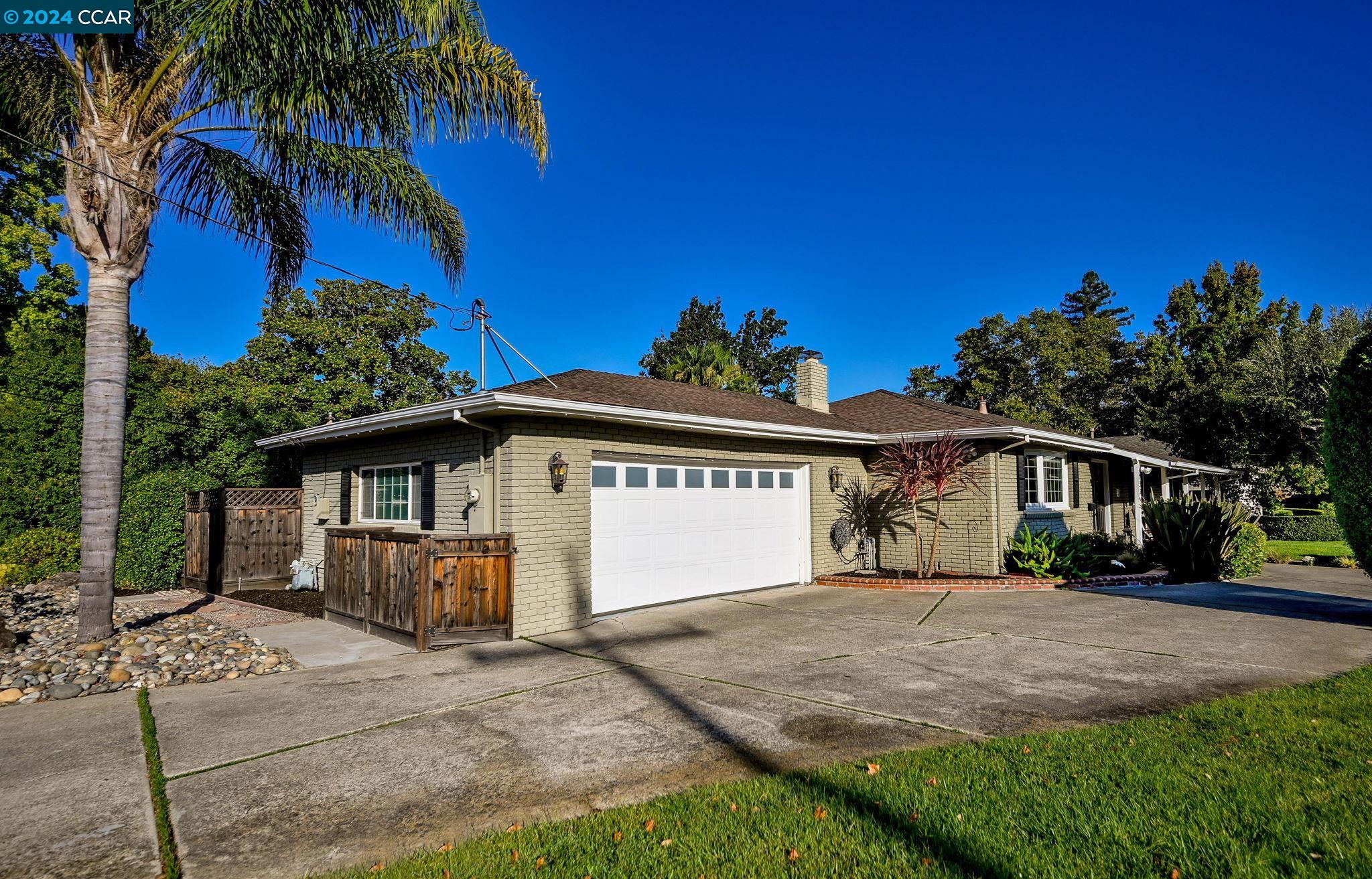 233 Las Lomas Way