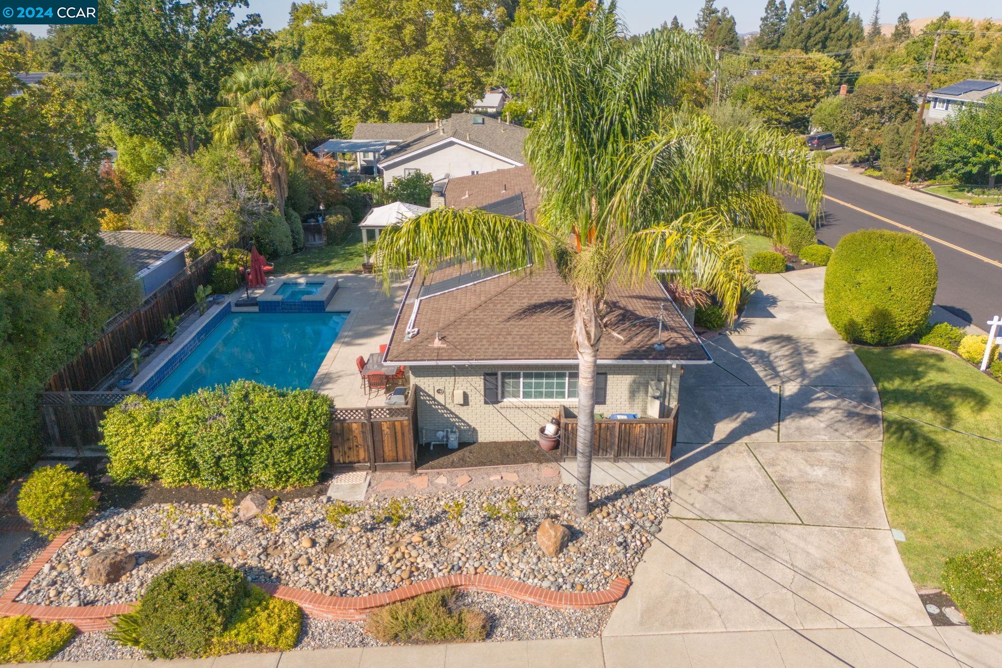 233 Las Lomas Way