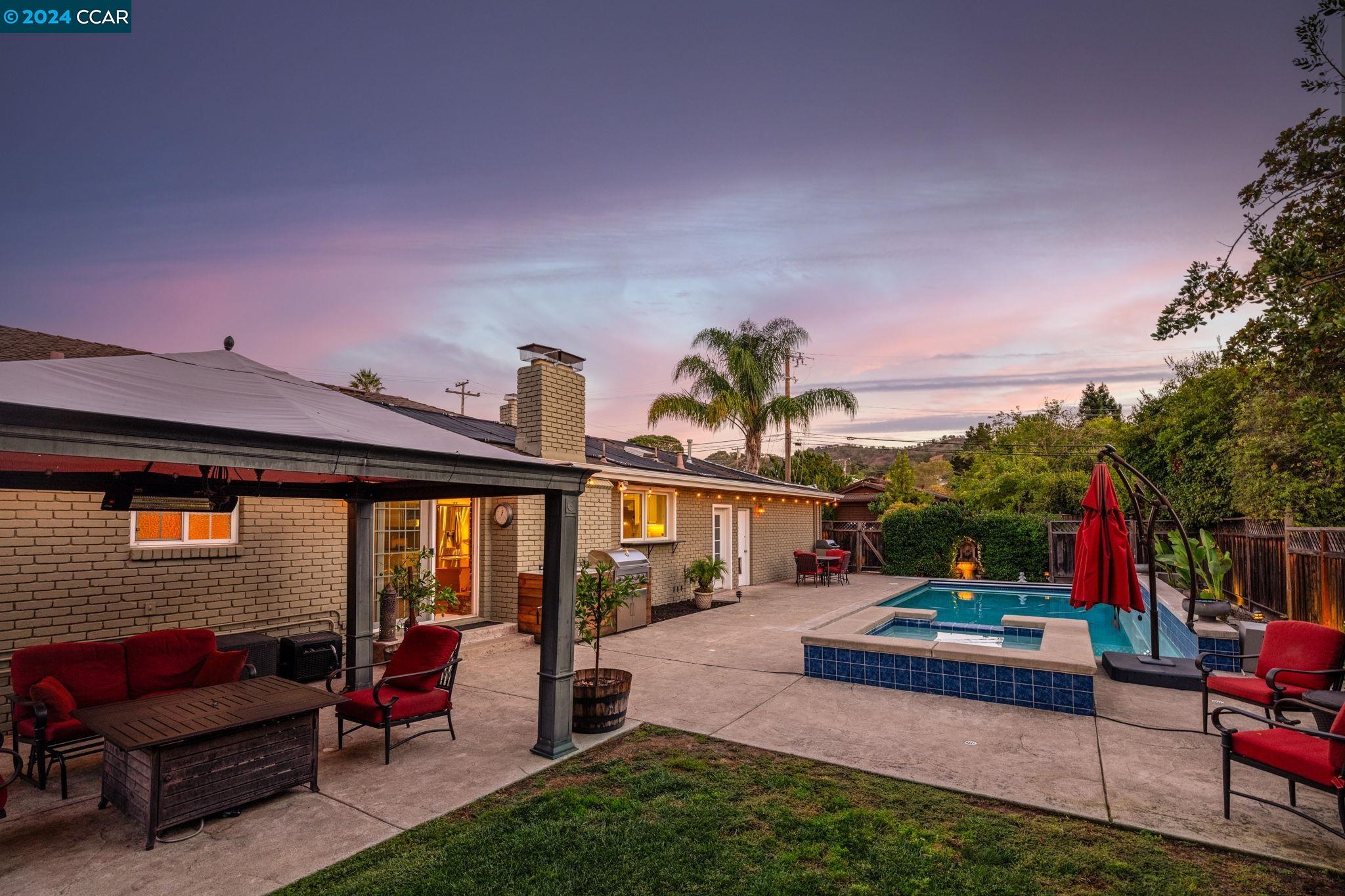 233 Las Lomas Way