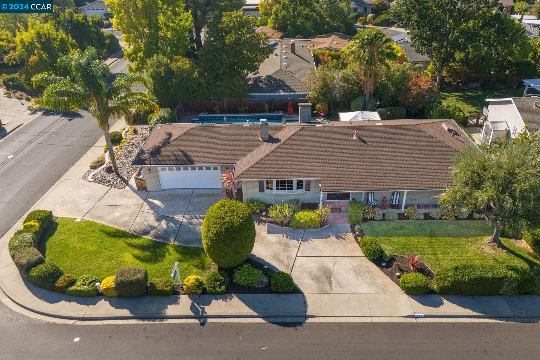 233 Las Lomas Way