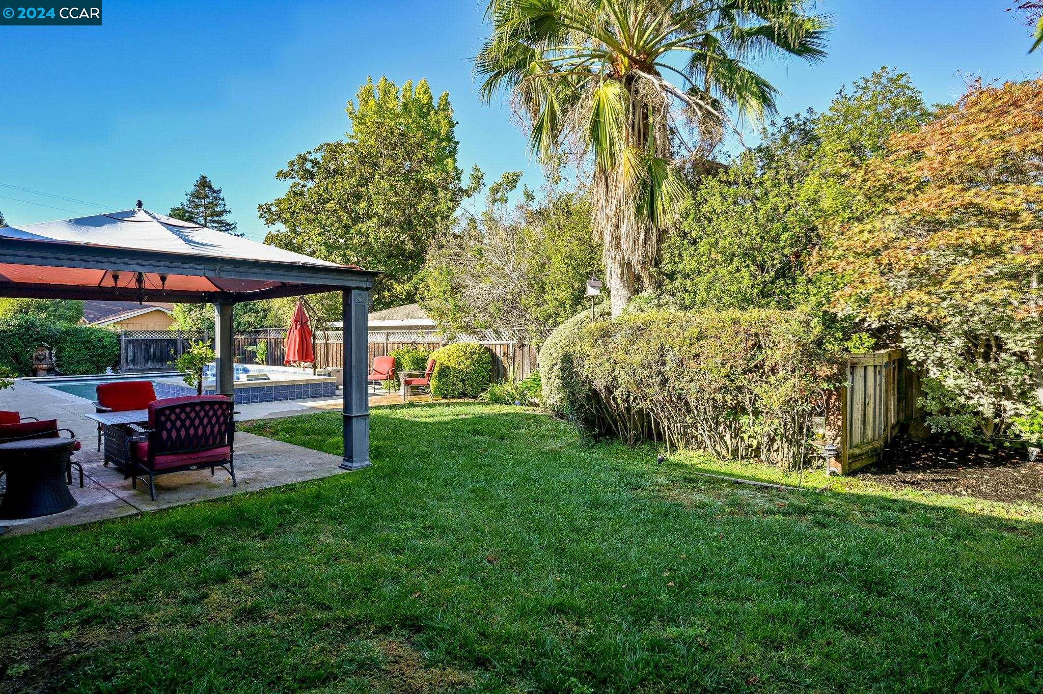 233 Las Lomas Way