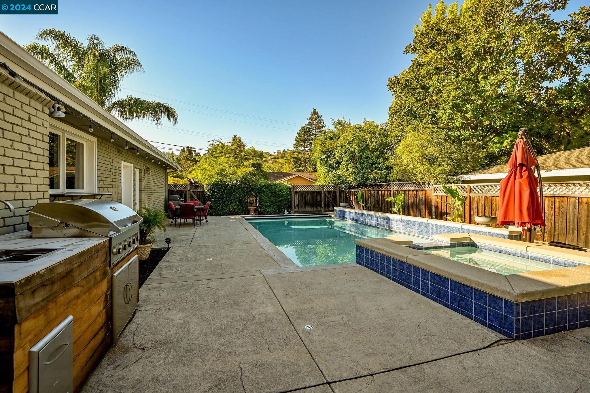 233 Las Lomas Way