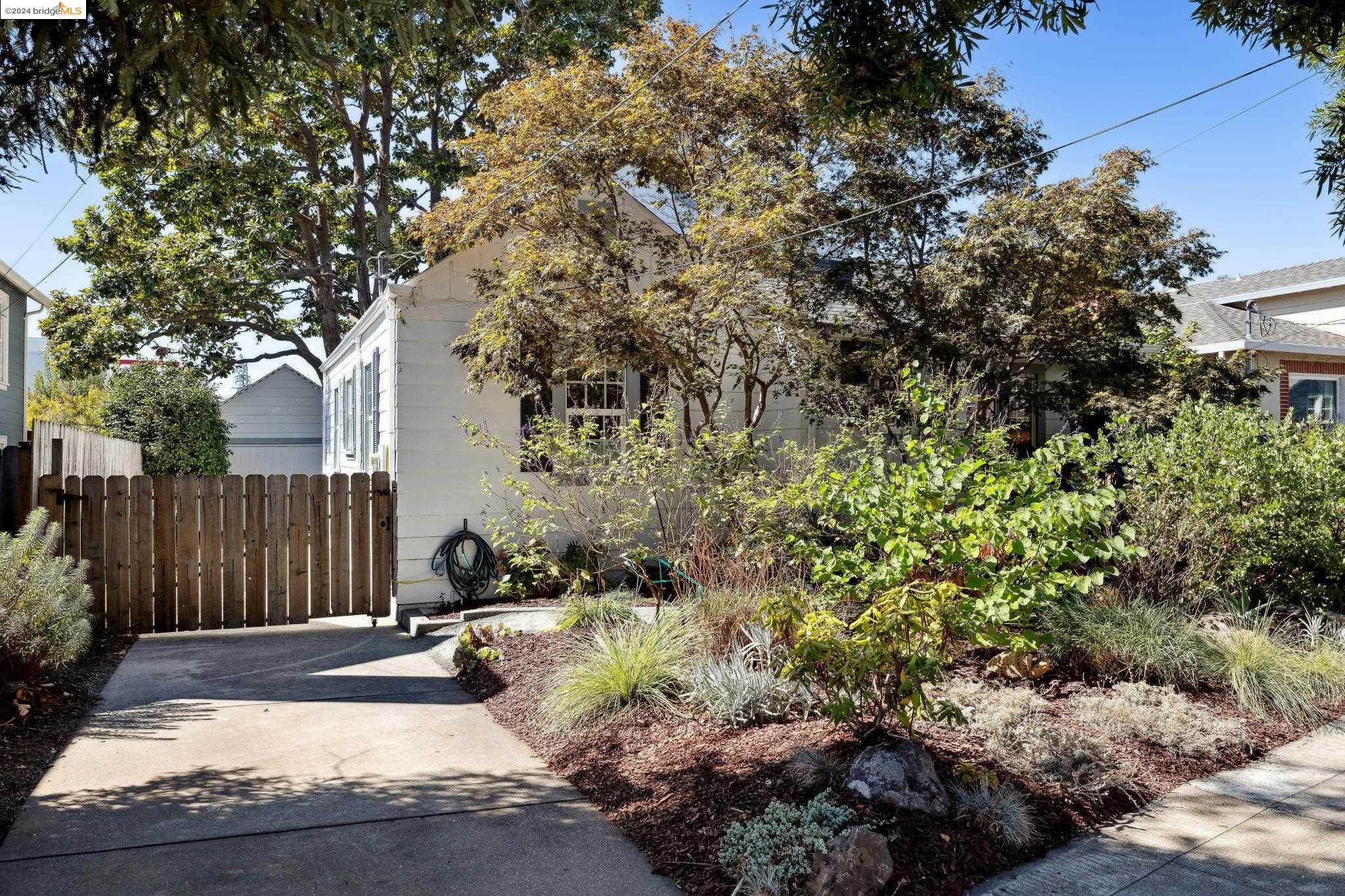 1211 San Jose St
