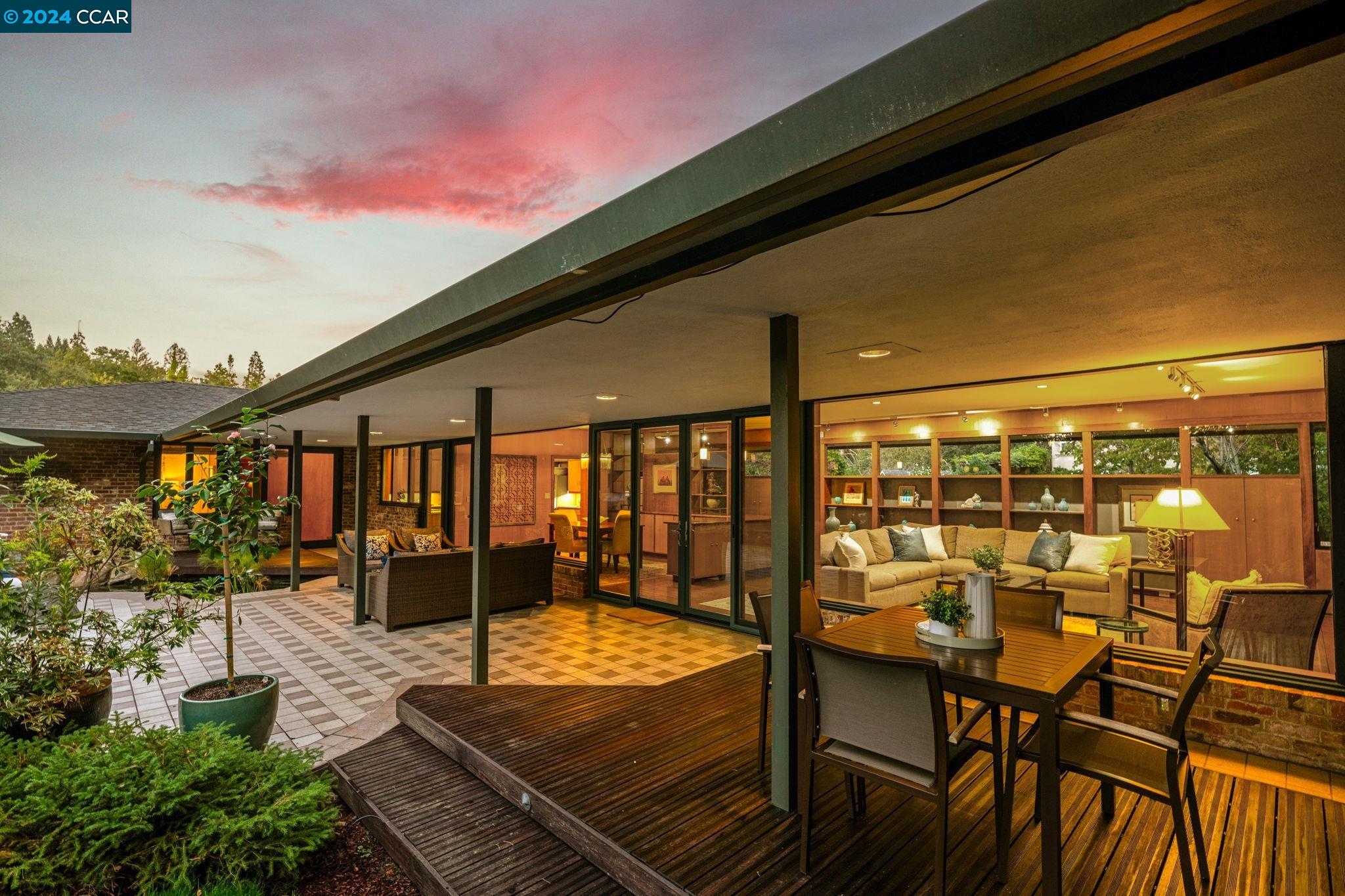 1 Moraga Ct