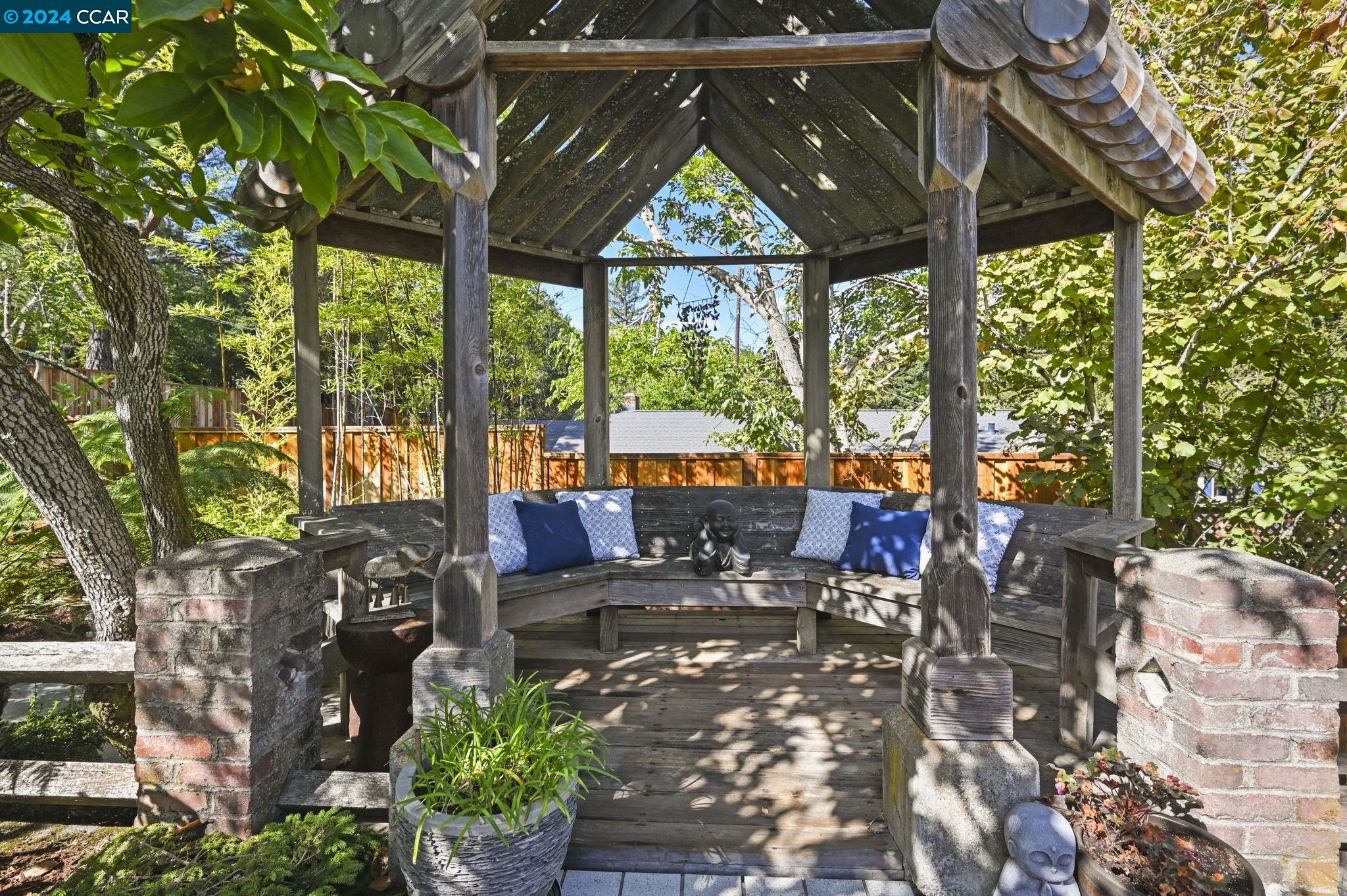 1 Moraga Ct