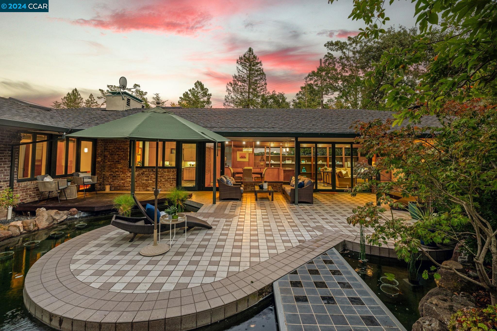1 Moraga Ct