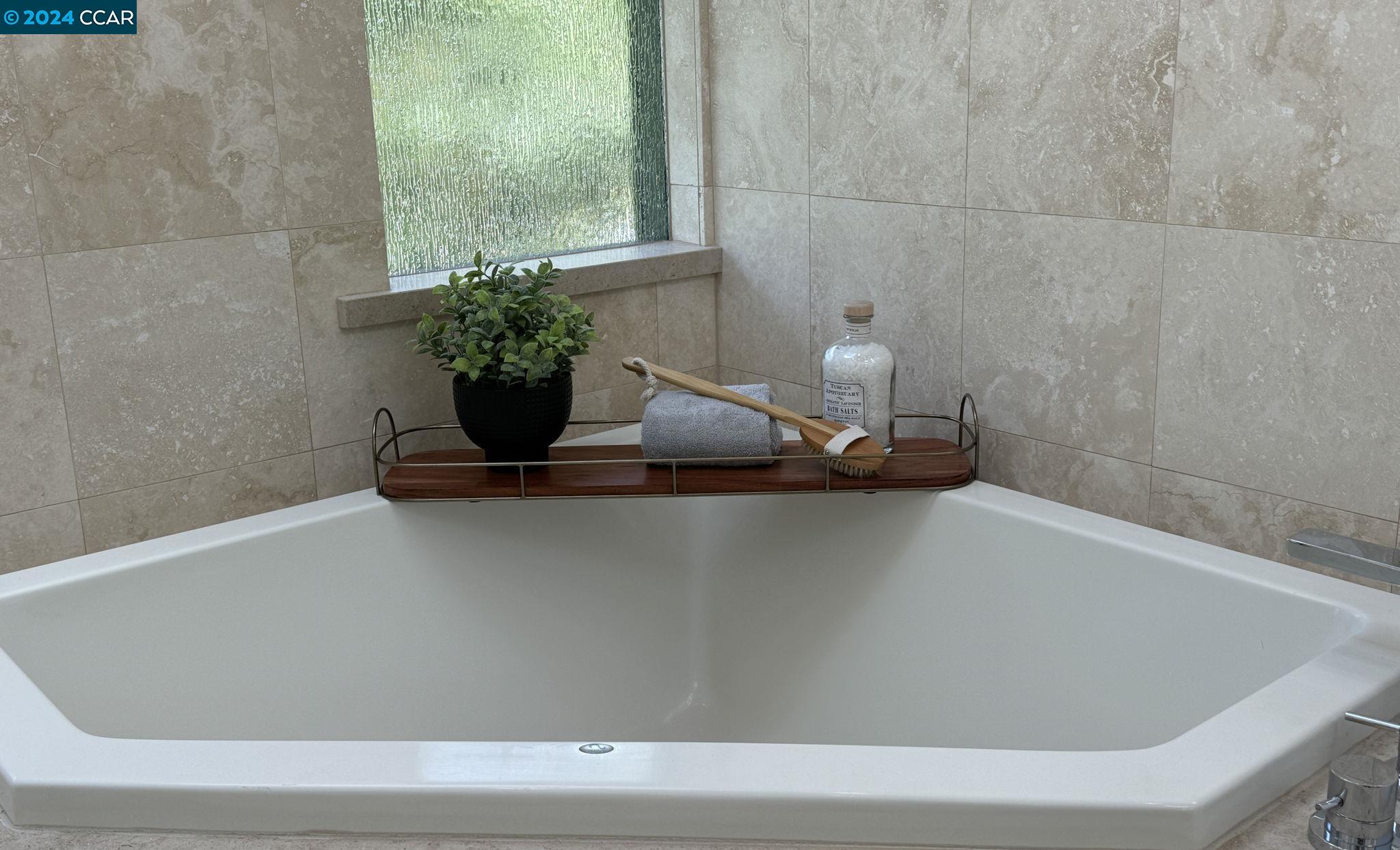 1 Moraga Ct