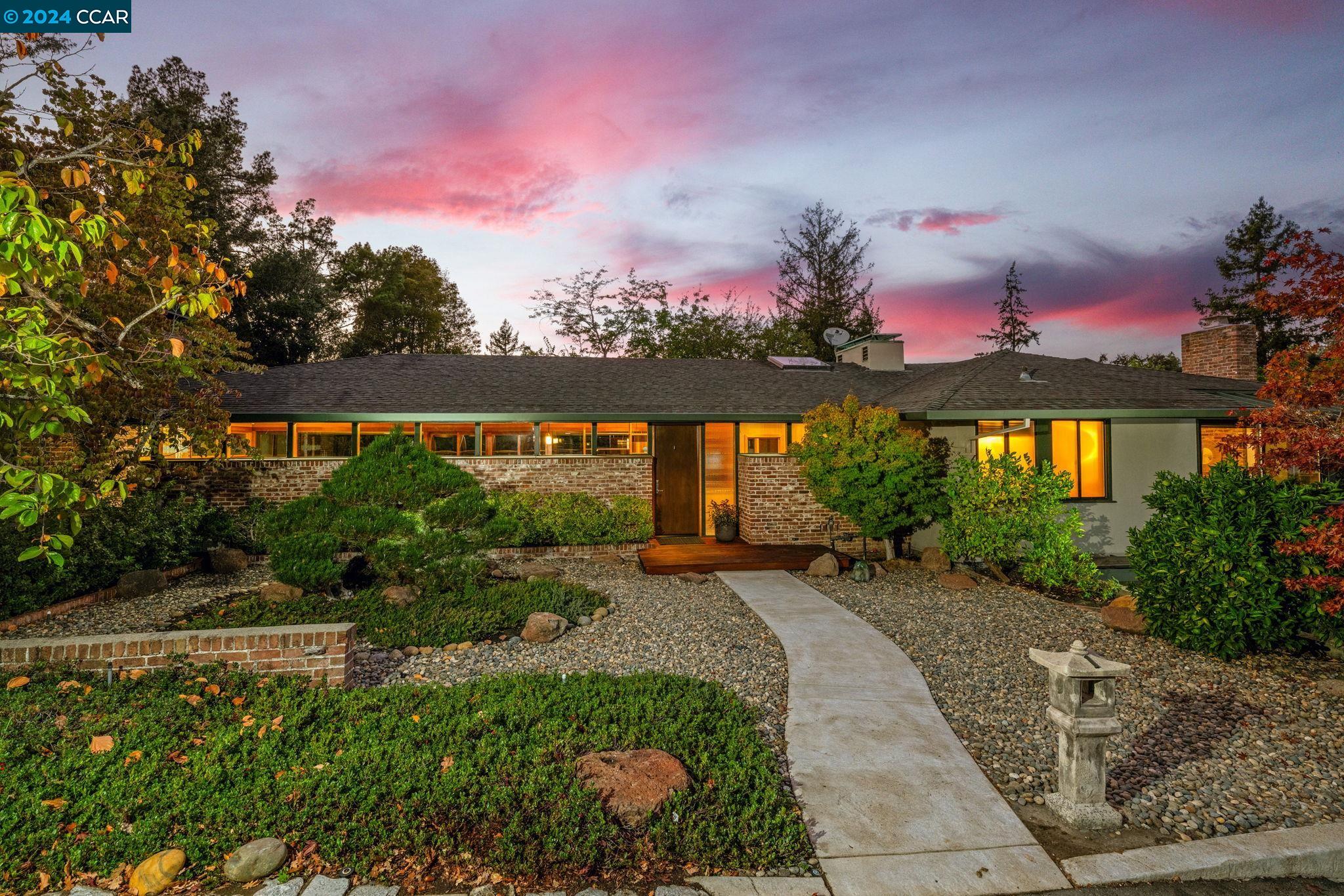 1 Moraga Ct